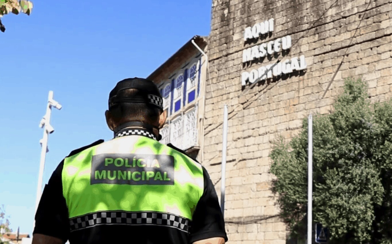 Polícia Municipal alerta para avisos não oficiais colocados em veículos em Guimarães