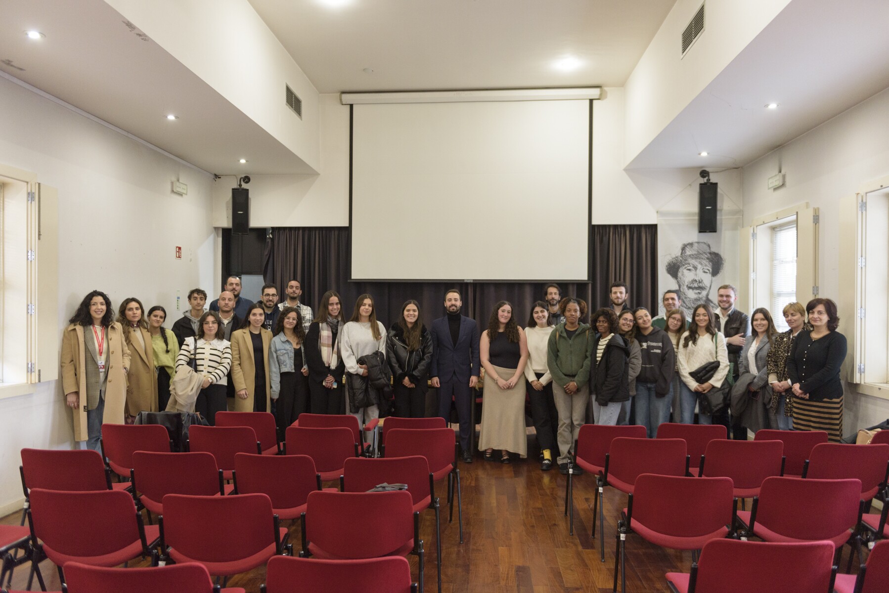 Conselho Municipal de Juventude aprova regulamento de apoio ao associativismo e debate orçament...