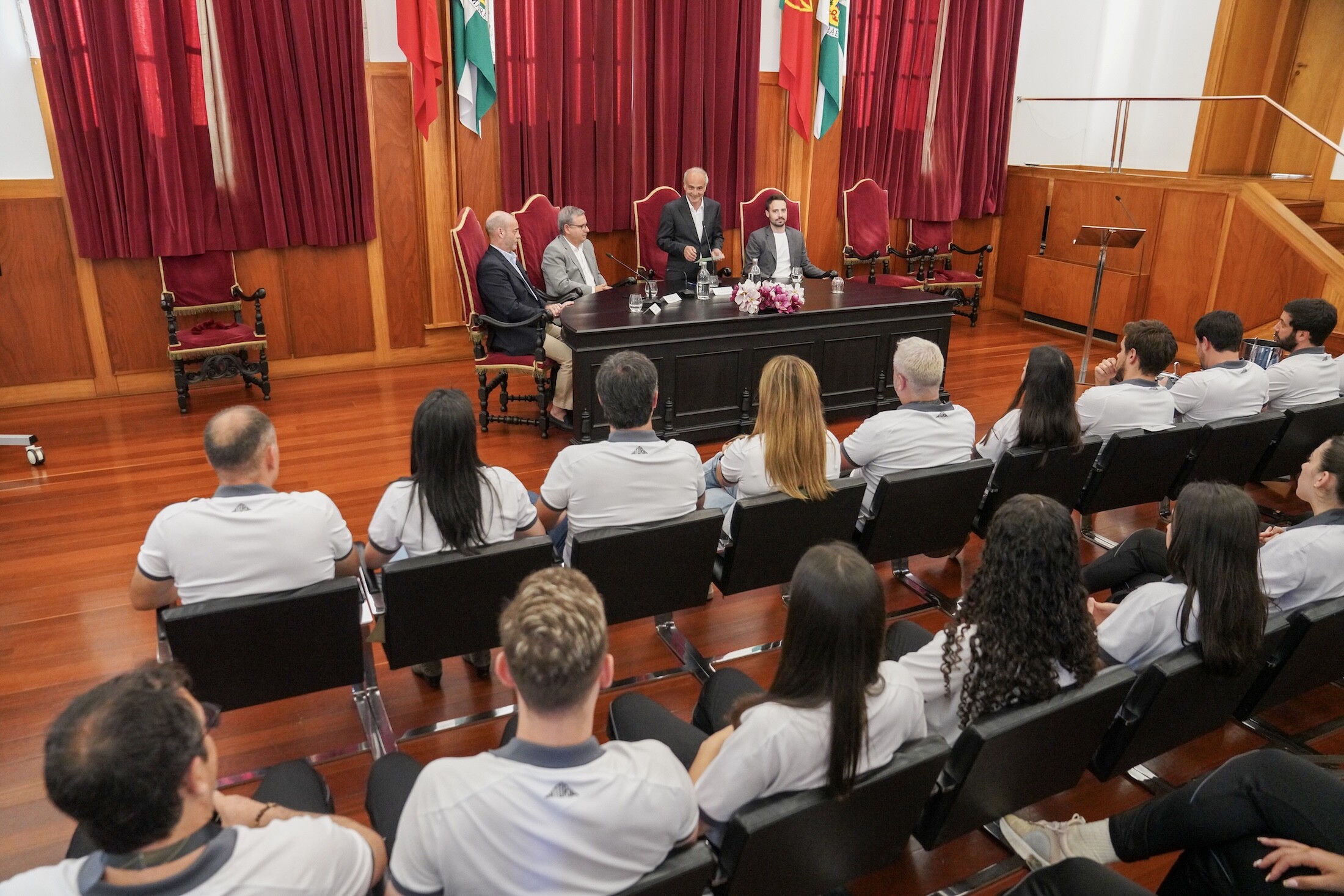 Domingos Bragança recebeu as equipas campeãs do Vitória Sport Clube