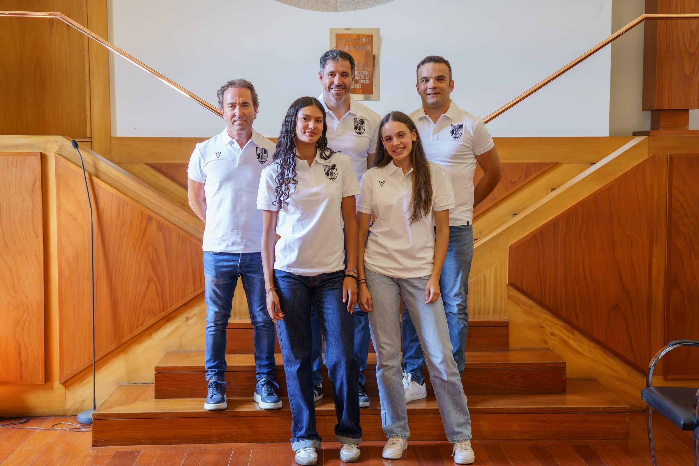 Campeãs nacionais Matilde Fernandes e Sara Ferreira recebidas pelo Município de Guimarães