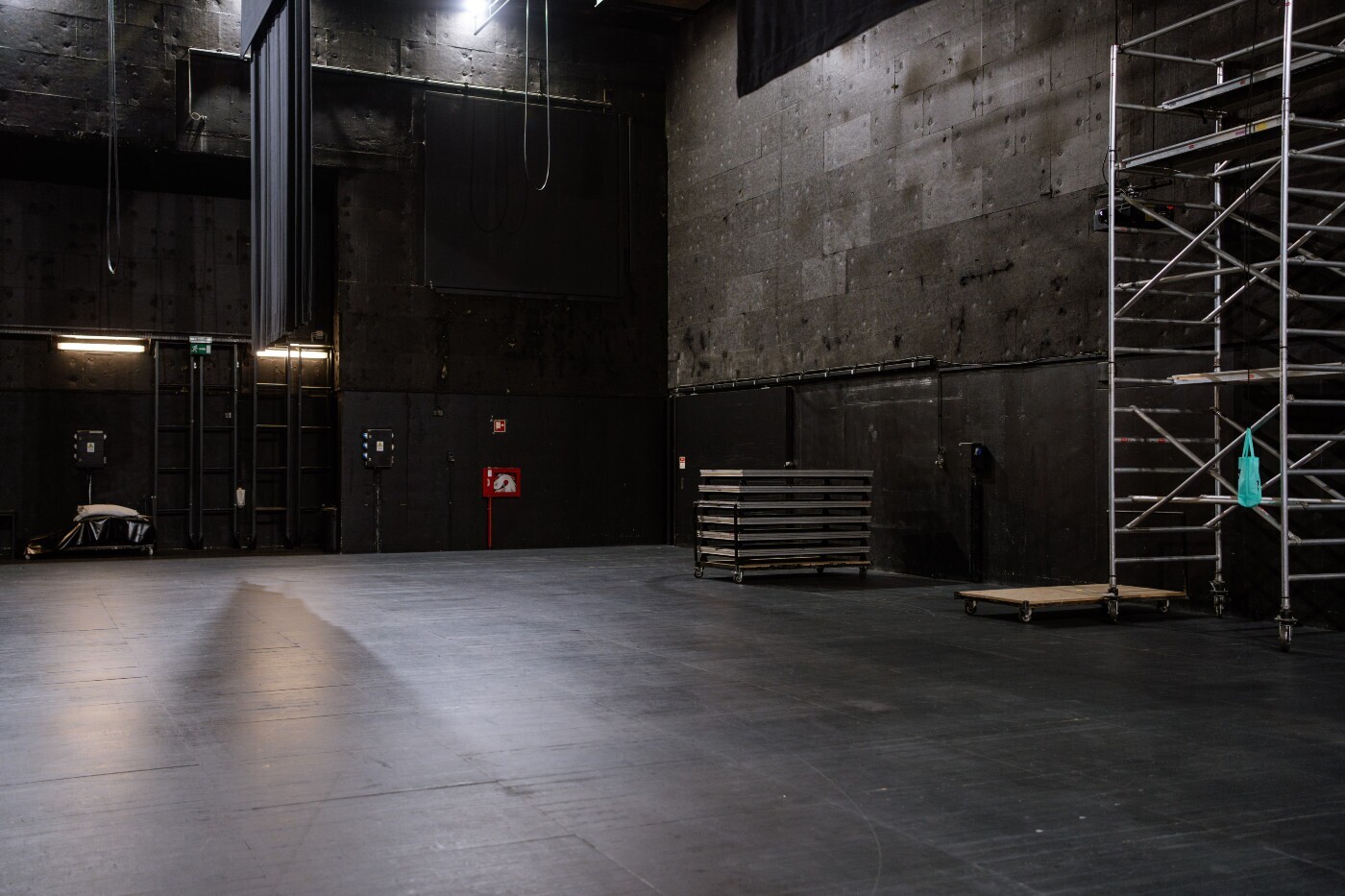 'Nova vida para velhos fantasmas'  é o mote do Teatro Oficina para nos encontrarmos nos próximos ...