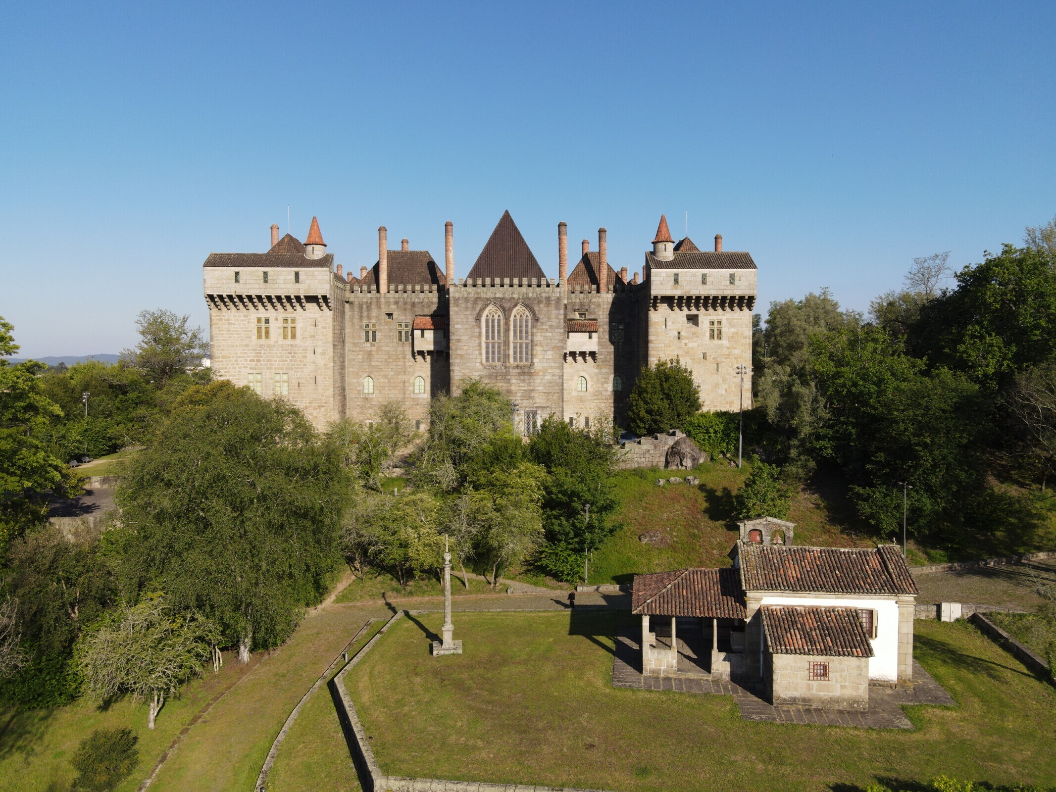  Formalização de parceria para a valorização do Castelo de Guimarães e do Paço dos Duques de Brag...