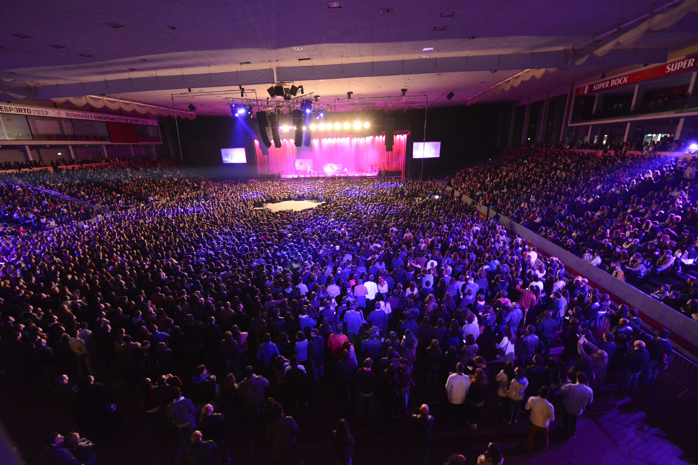 Multiusos de Guimarães lotado no reencontro em palco dos Silence 4