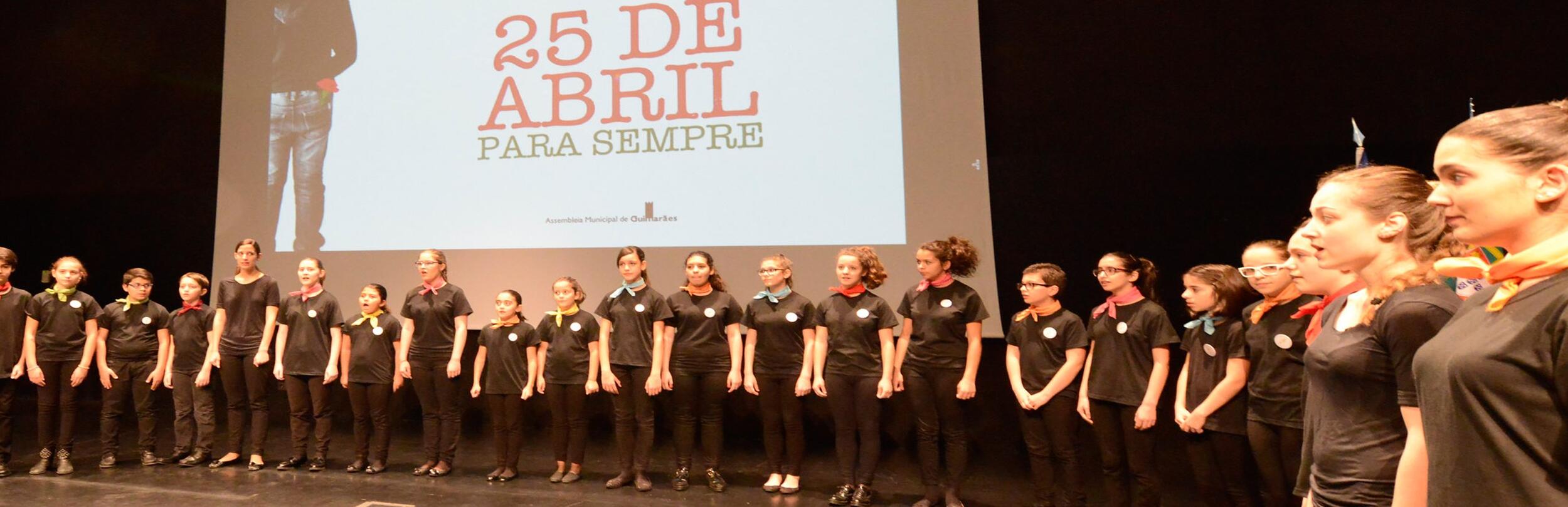 Guimarães comemorou 40 anos do 25 abril com sessão solene na Plataforma das Artes