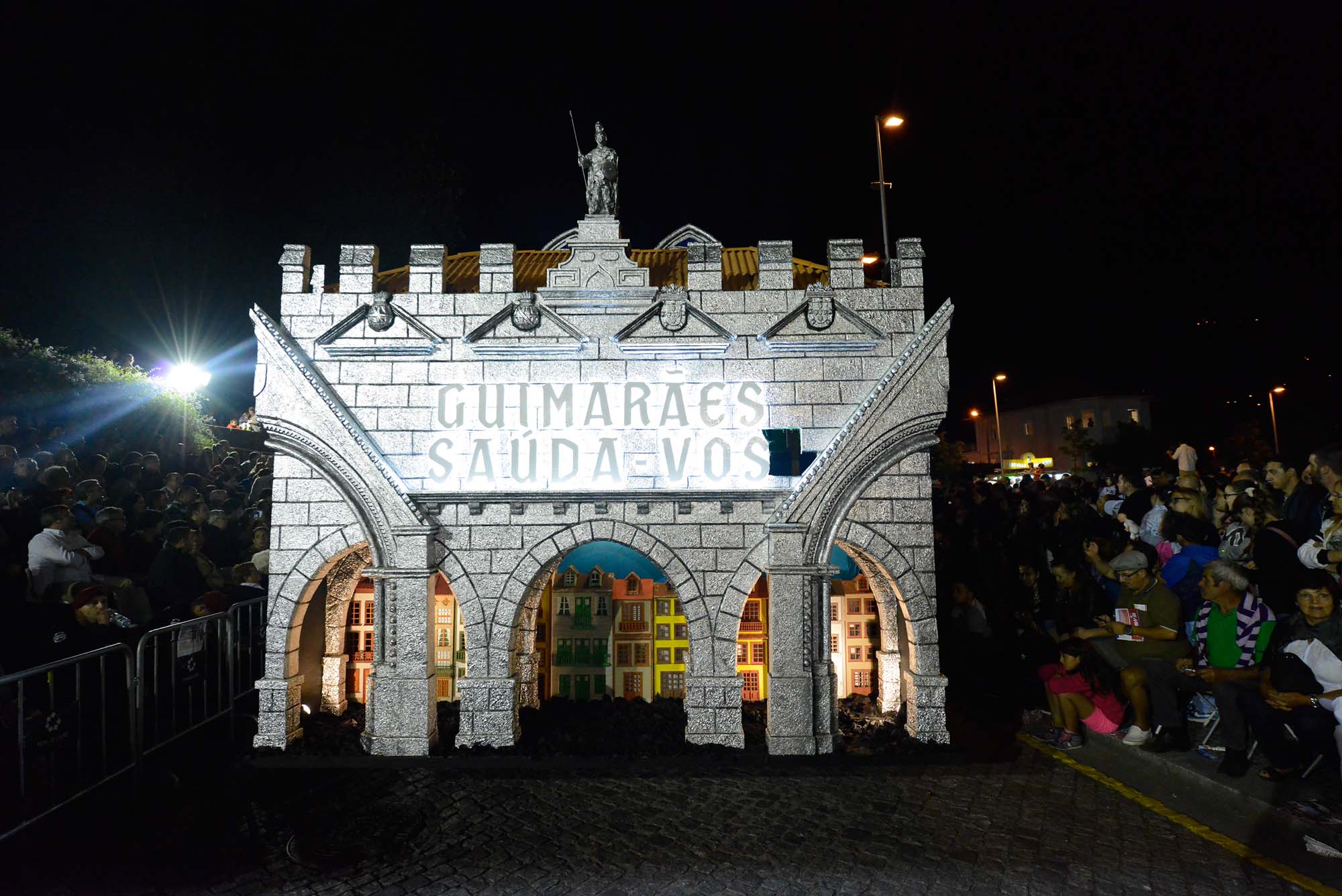 Galeria de fotografias com os melhores momentos do desfile da Marcha Gualteriana 2014