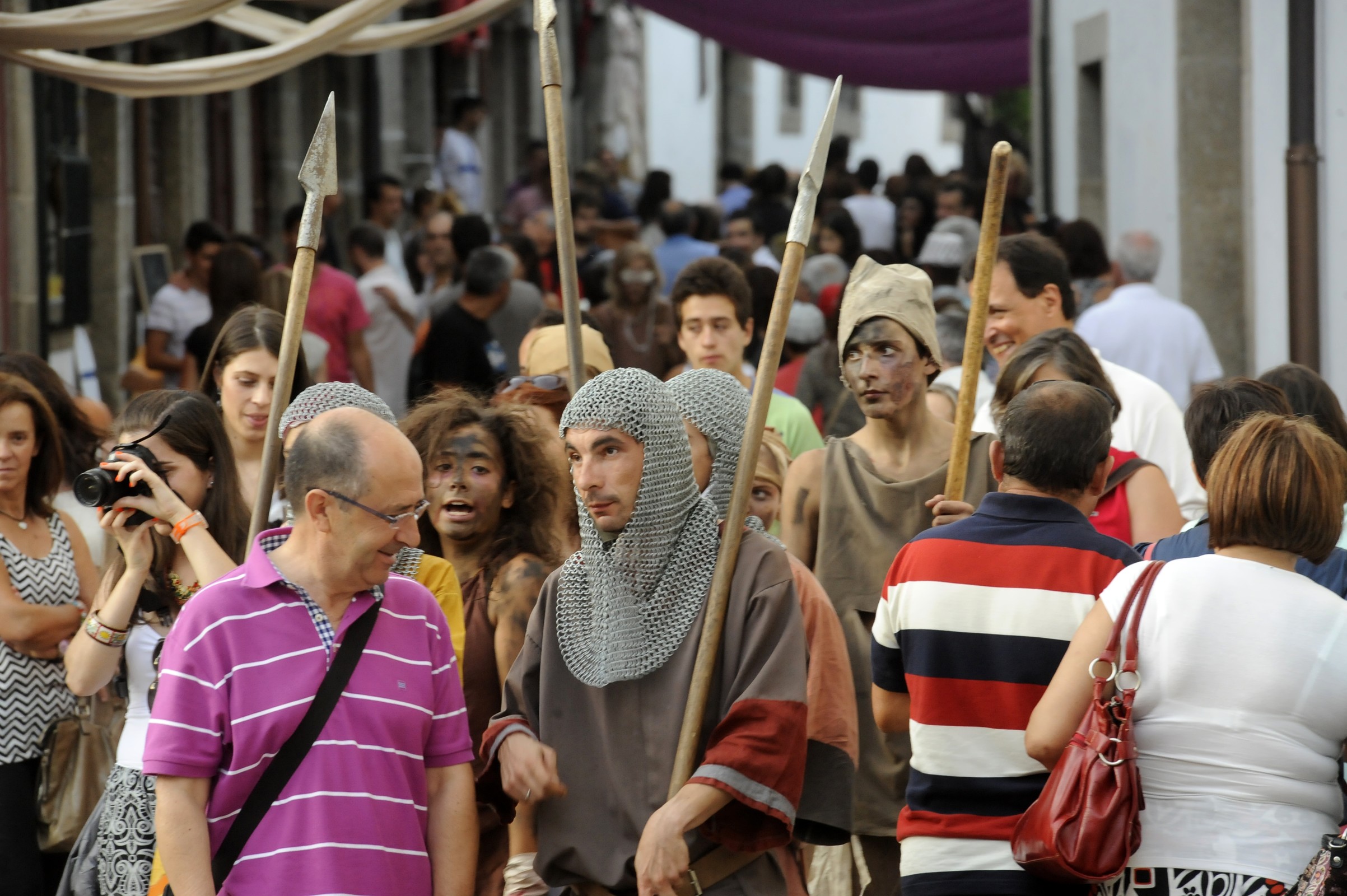 Feira Afonsina recria “Cerco a Guimarães” em ambiente histórico junto ao Castelo