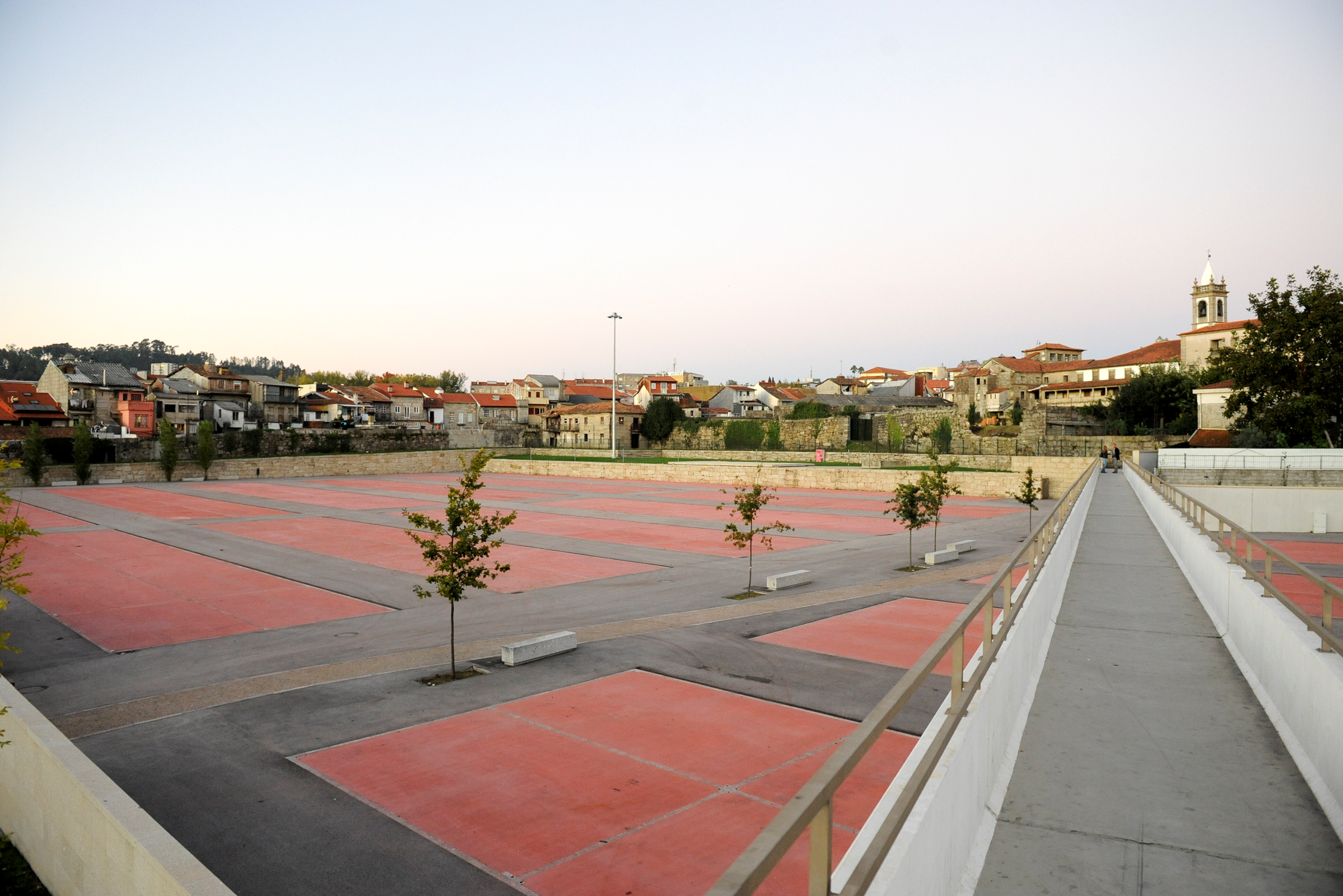 Estacionamento gratuito este sábado no recinto da feira semanal de Guimarães