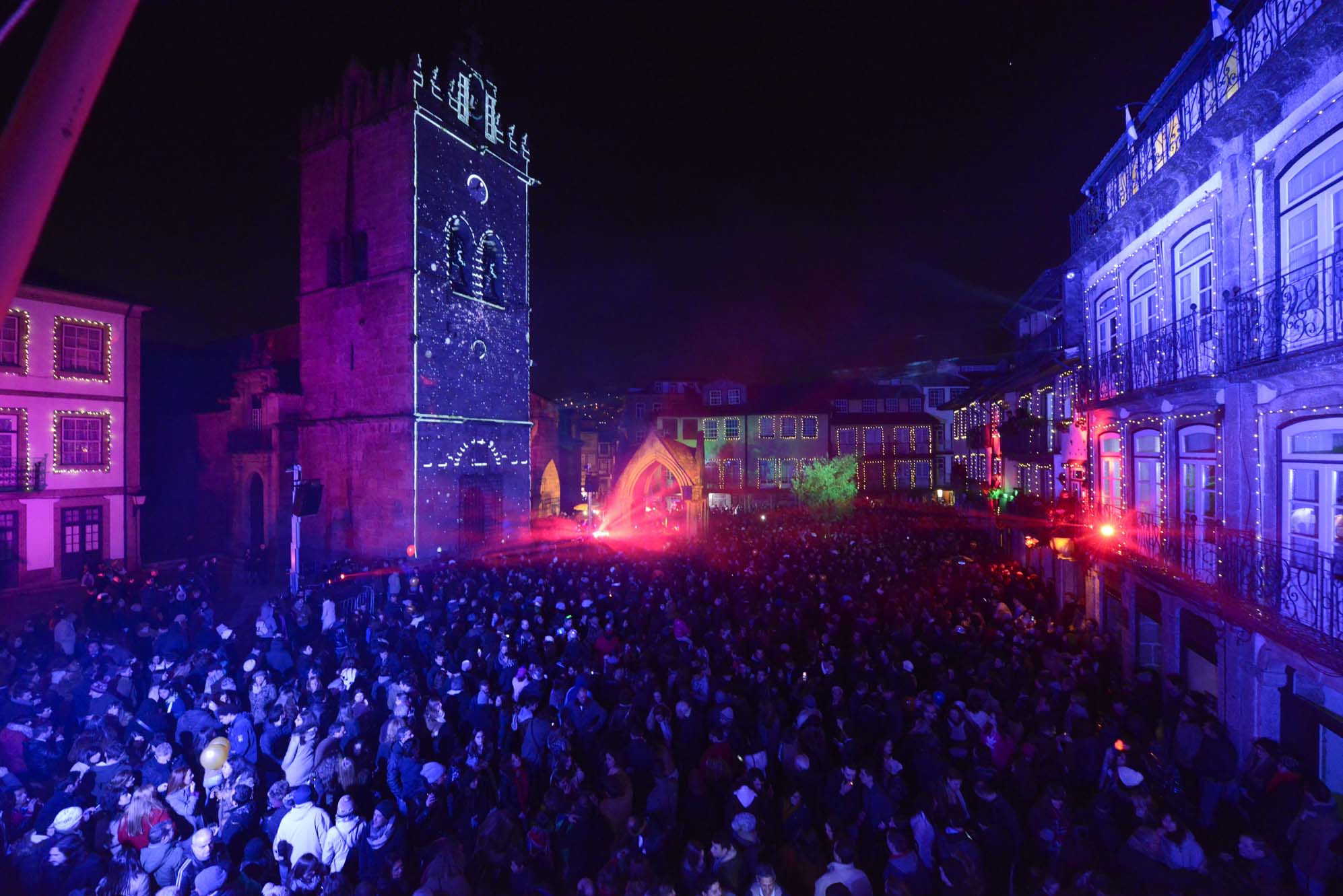 Milhares de pessoas receberam 2015 no Centro Histórico de Guimarães