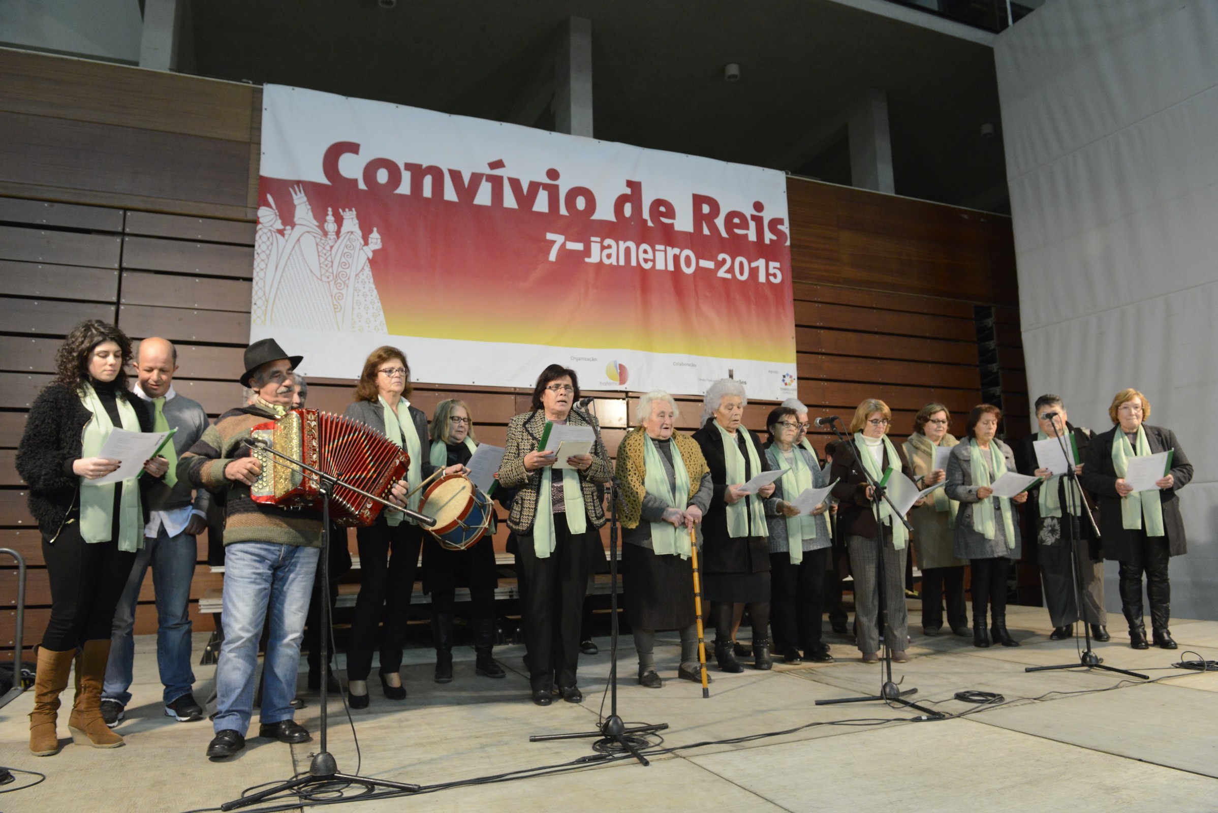 Idosos cantaram os Reis em Guimarães em encontro de instituições de solidariedade social
