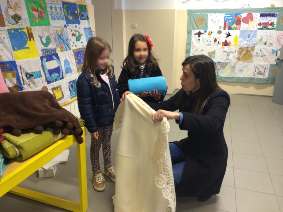 Alunos da Escola EB1 Oliveira do Castelo ofereceram 300 mantas à Rede Social de Guimarães