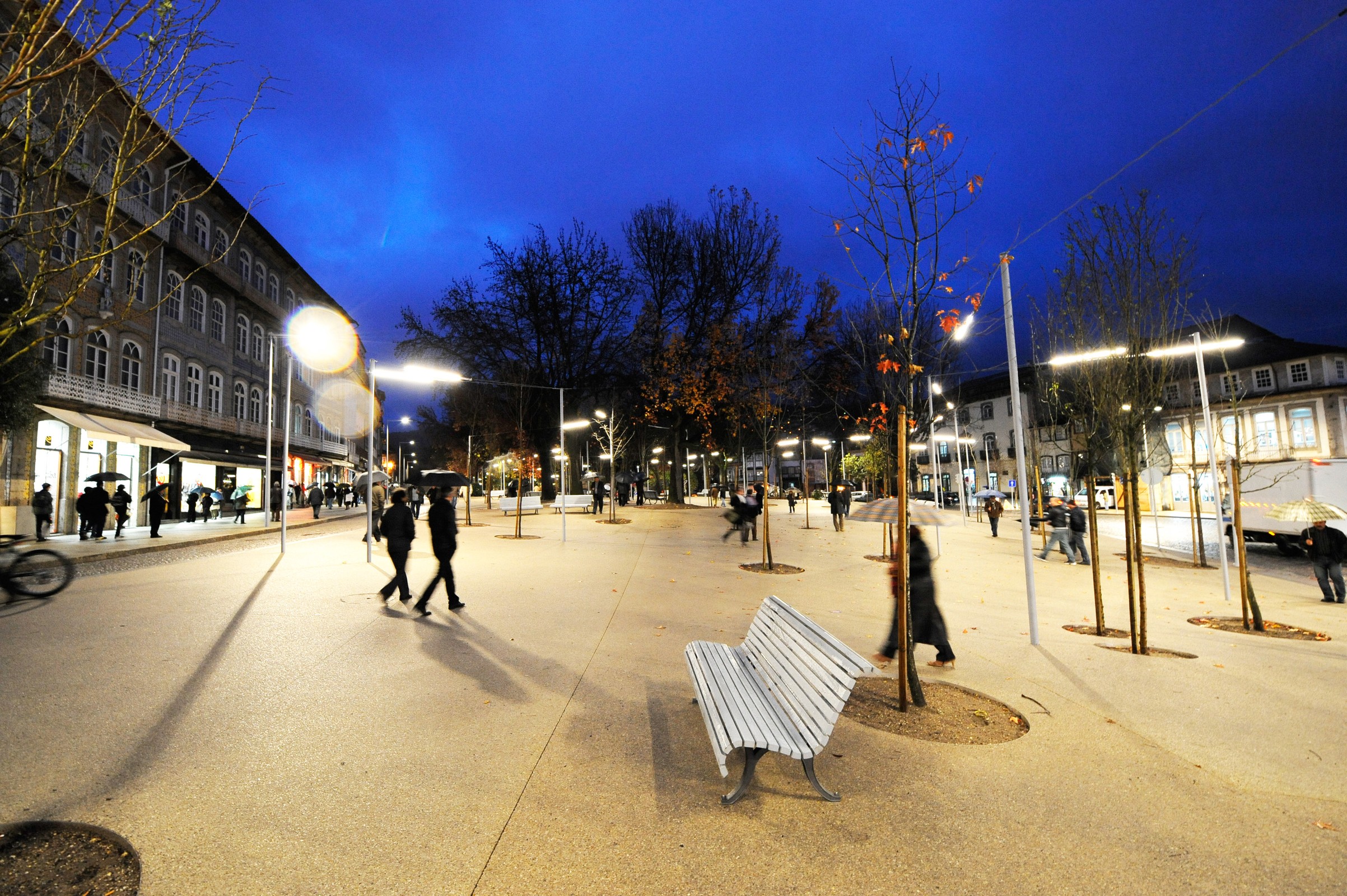 Câmara de Guimarães concilia horários de estabelecimentos comerciais com descanso dos vimaranenses