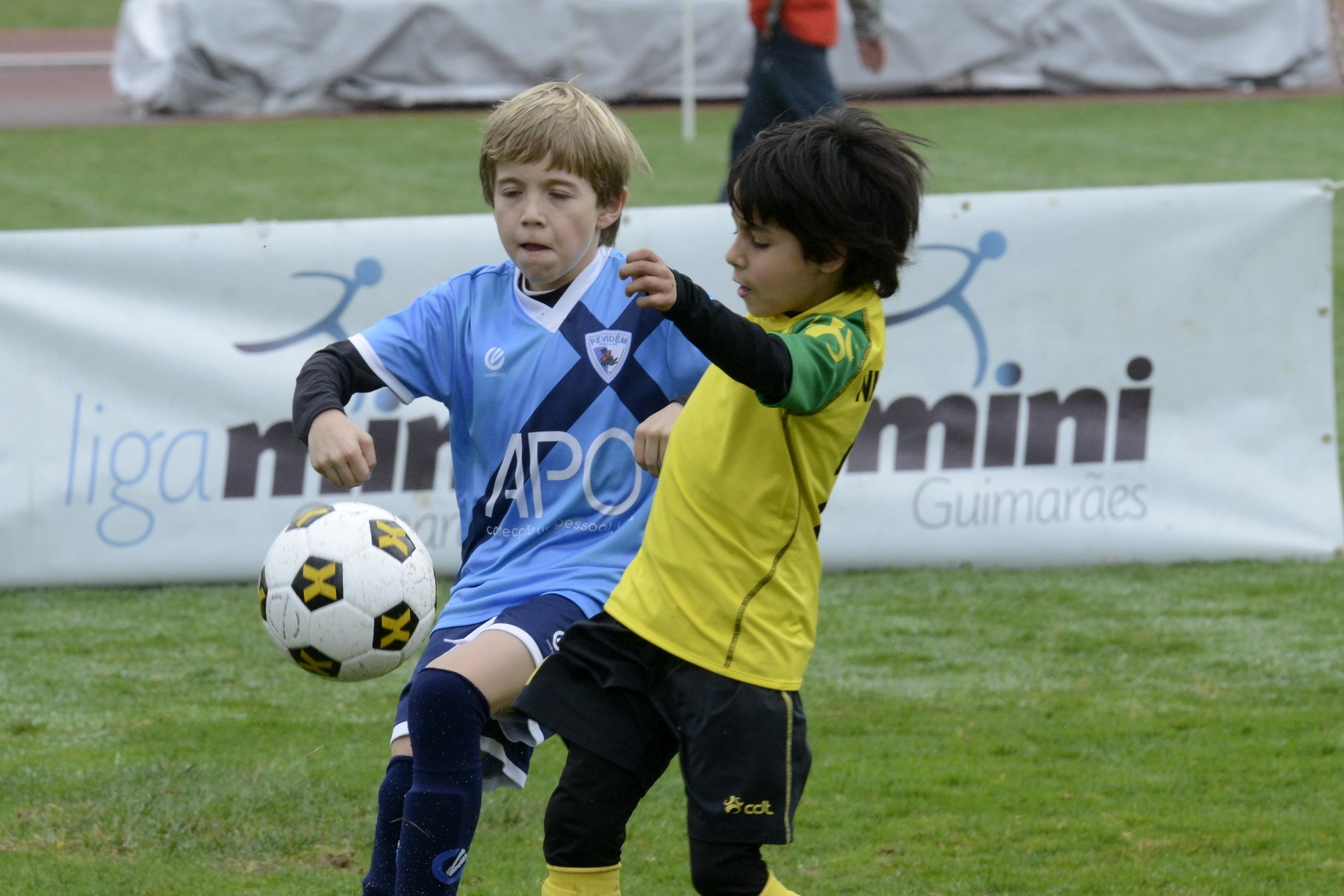 Entusiasmo e golos na jornada inaugural da Liga Mini de Futebol em Guimarães