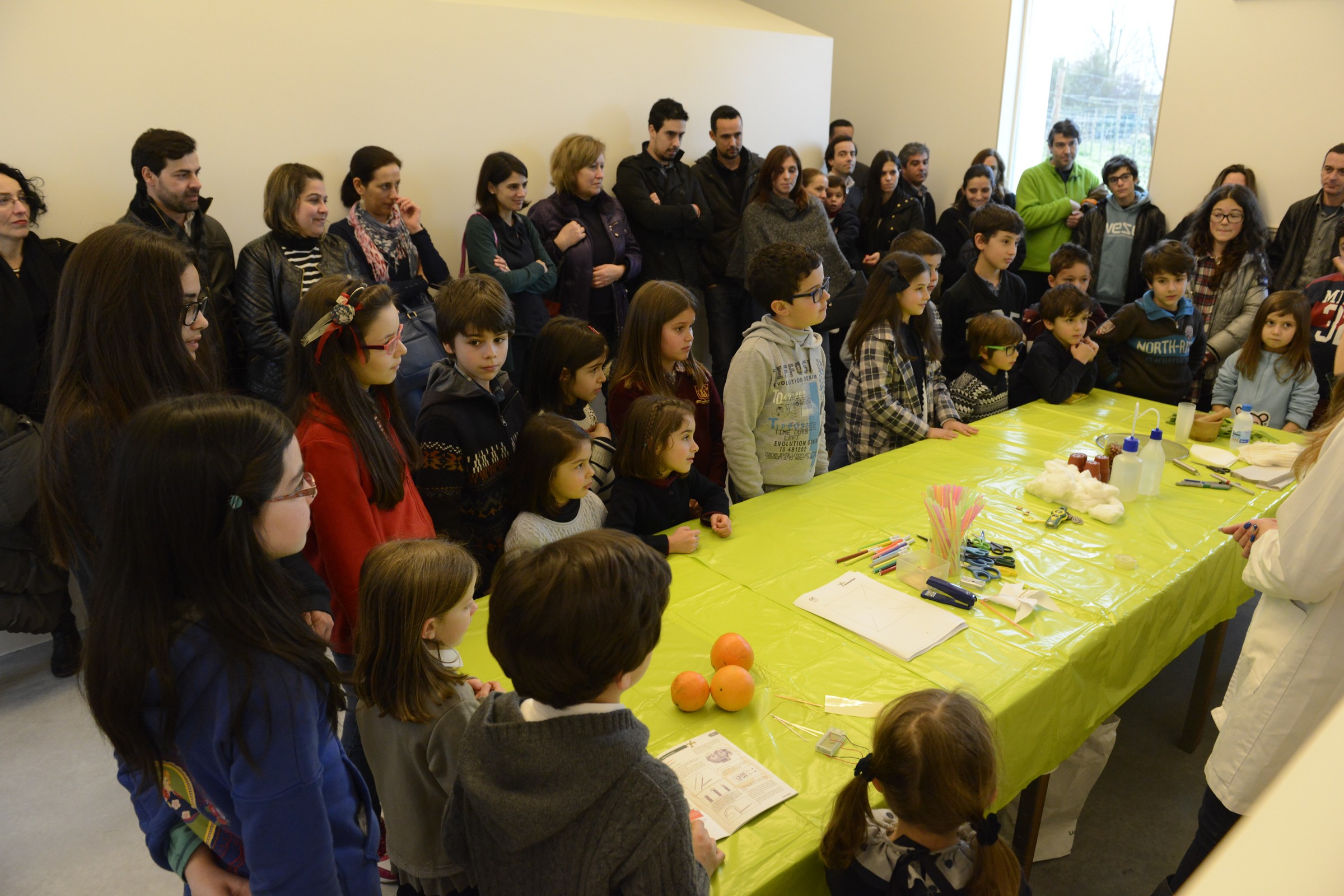 Crianças participaram em experiências científicas no Laboratório da Paisagem