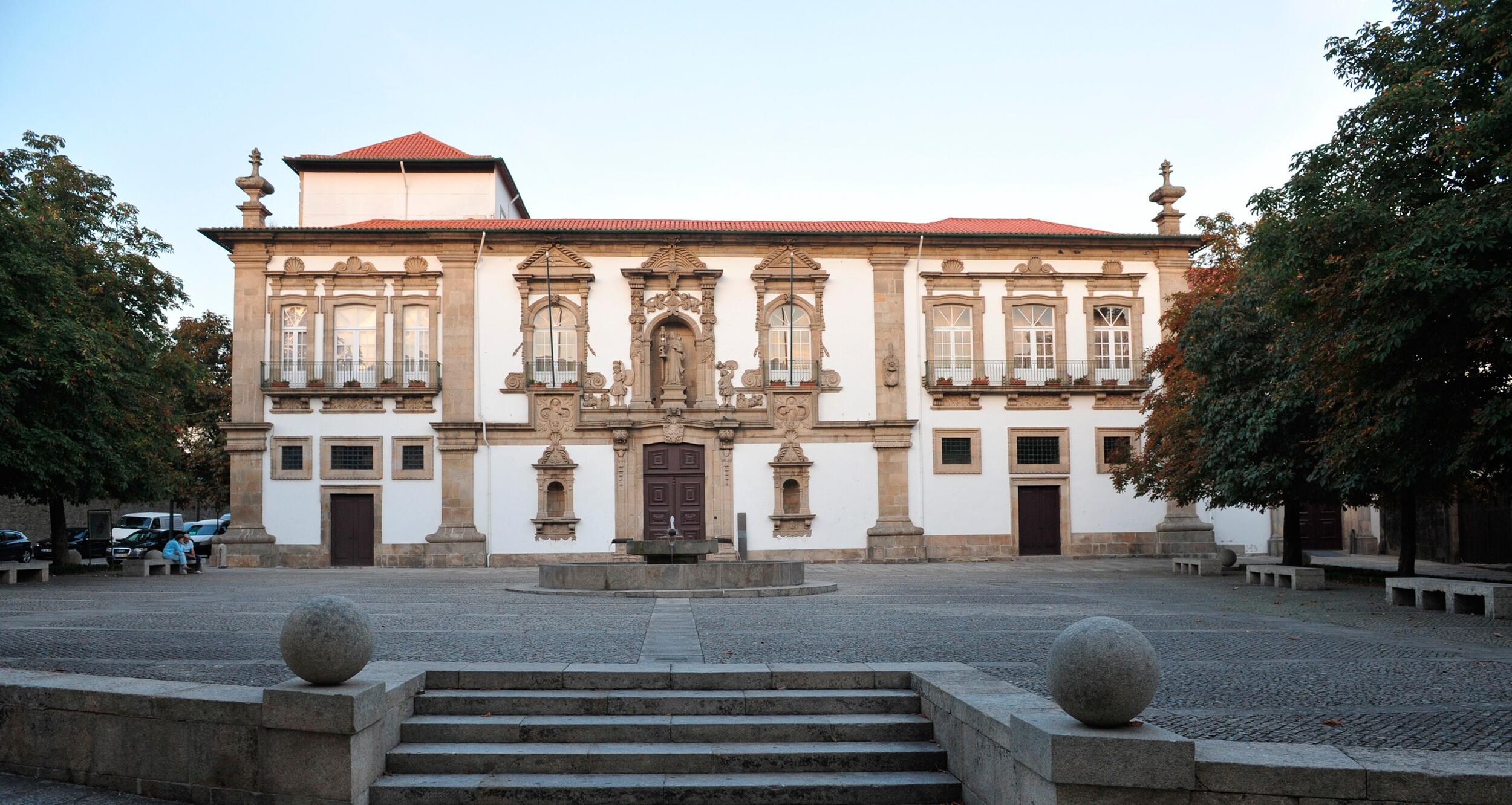 Embaixadores da América Latina recebidos esta segunda-feira na Câmara de Guimarães (19h30)
