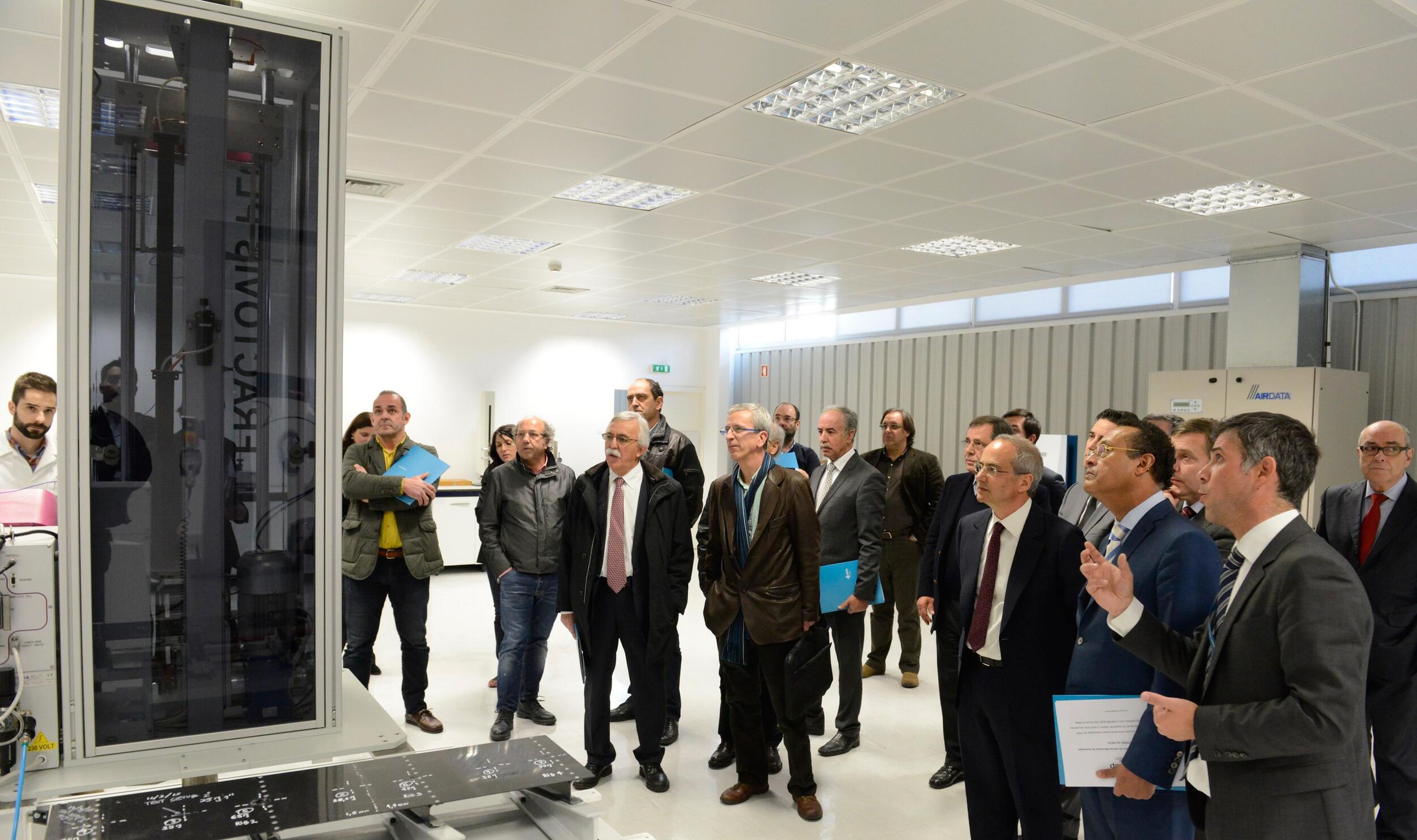 Presidente do Município de Guimarães mostra Instituto que inova para a Bosch e aperfeiçoa aviões