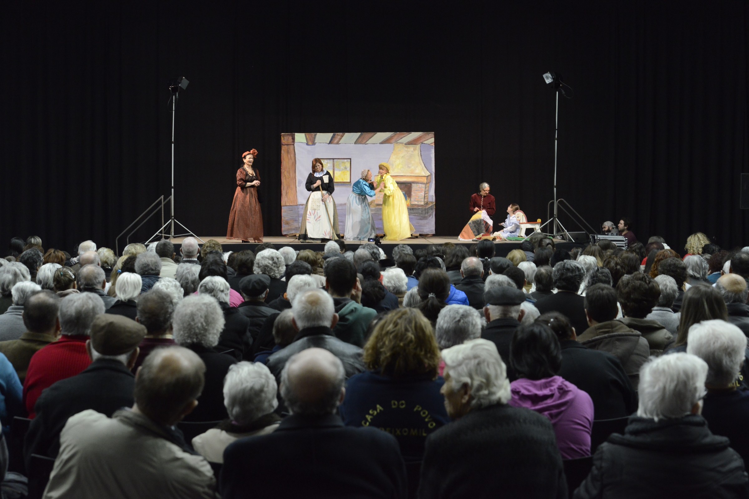 Dia Mundial do Teatro comemorado em Guimarães por mais de 800 idosos