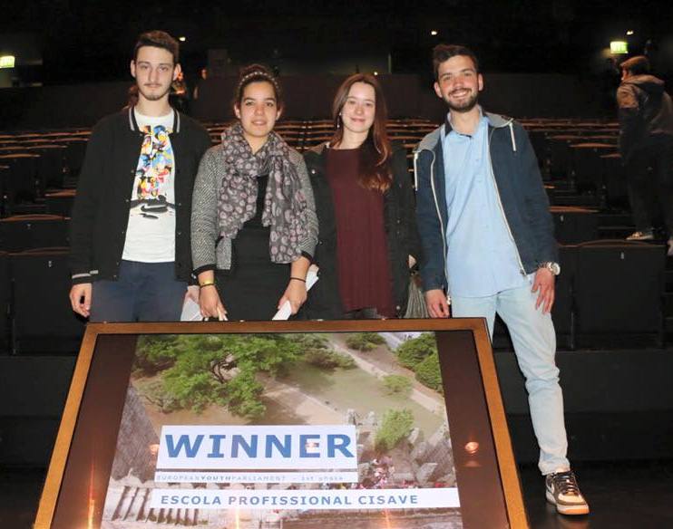 Fase final do Parlamento Jovem Europeu 2015 realiza-se em Compiègne esta sexta-feira, 10 de abril