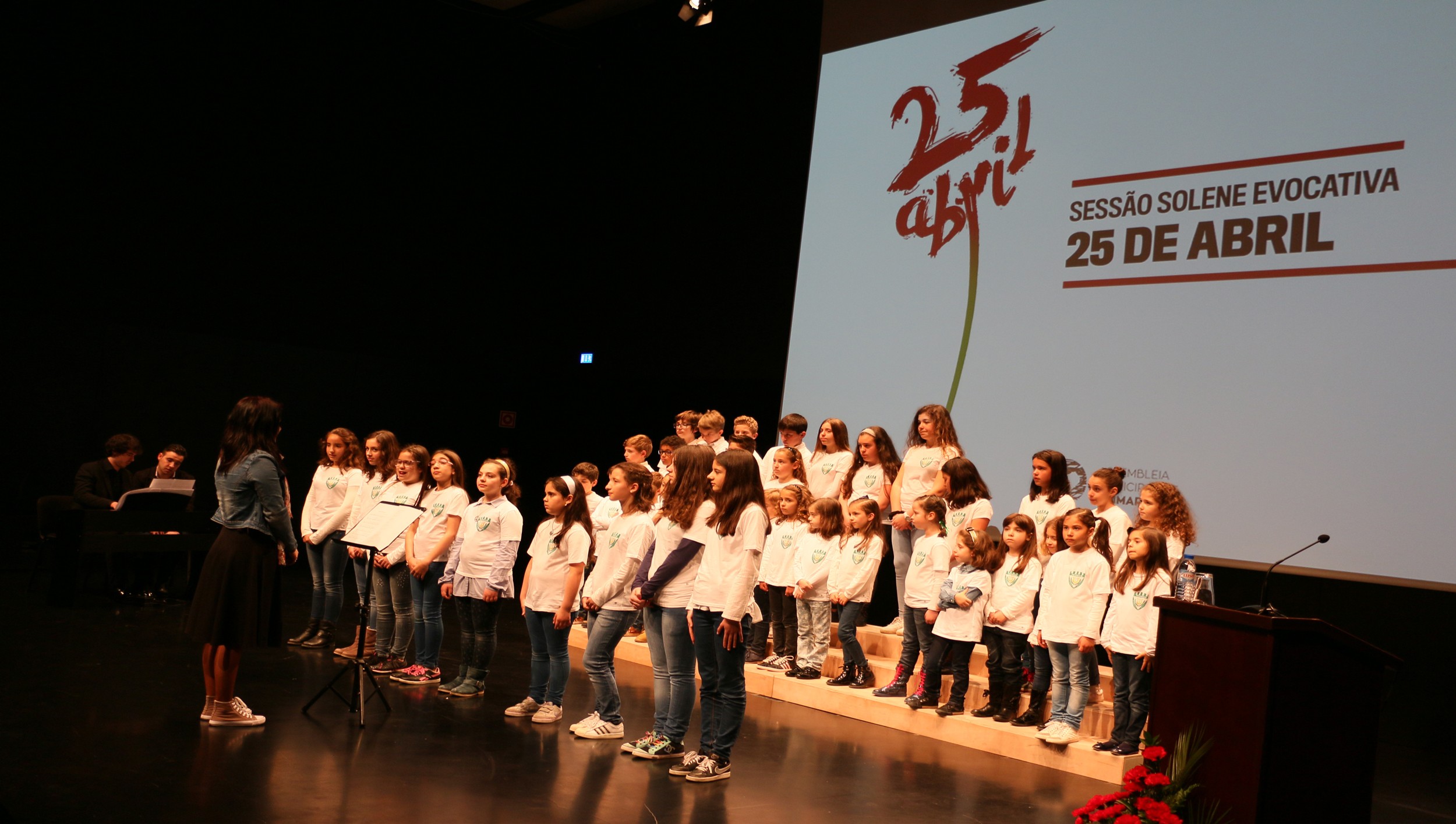 Guimarães comemorou 41 anos do 25 de abril com sessão solene na Plataforma das Artes