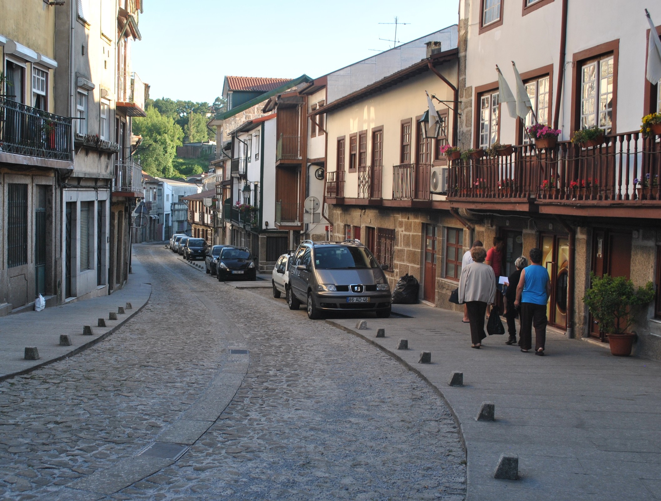 Rua de Camões e Rua da Liberdade reabriram ao trânsito após reparação de calçada