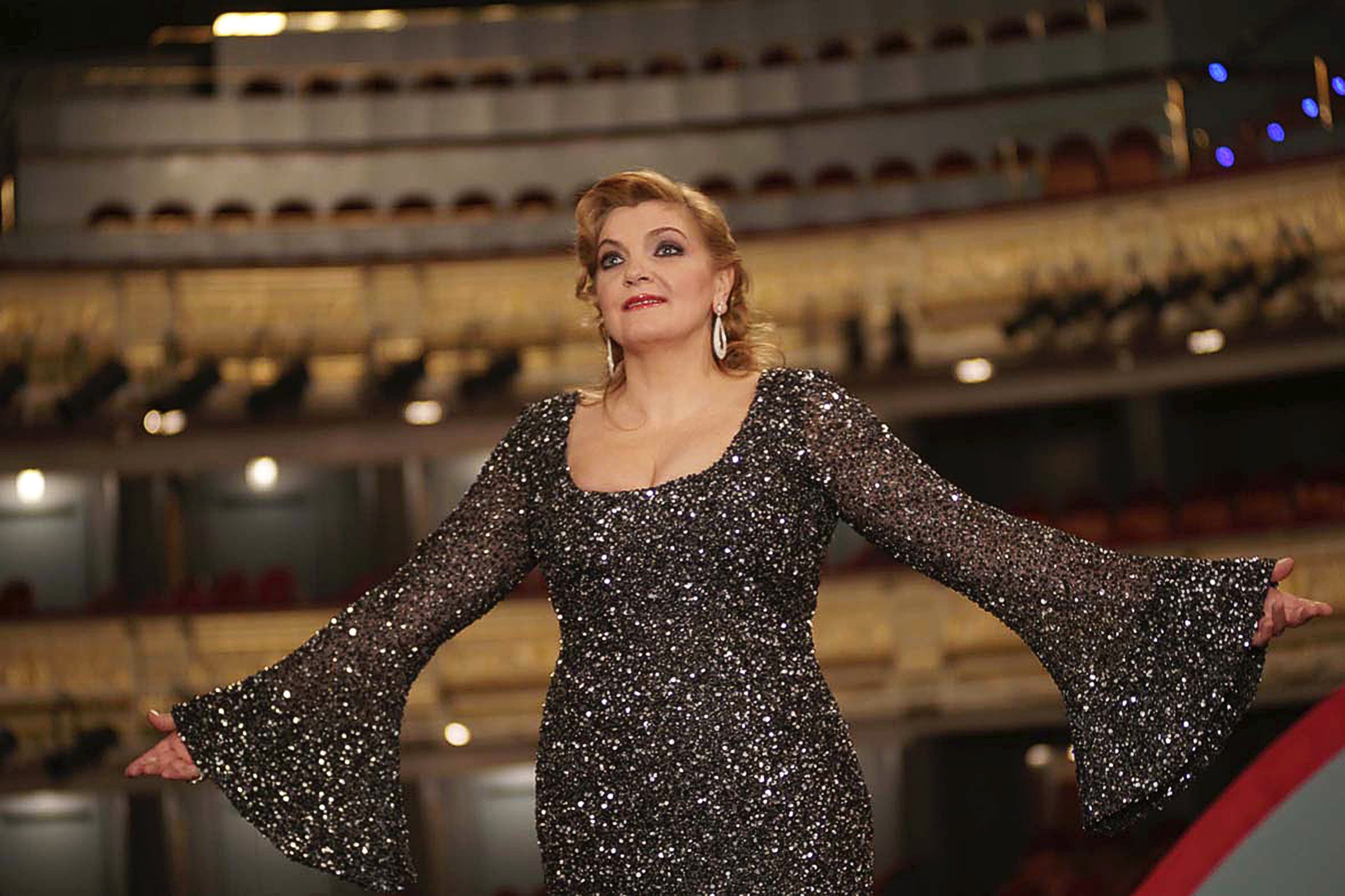 Domingos Bragança congratula vimaranense Elisabete Matos por Medalha de Mérito Cultural