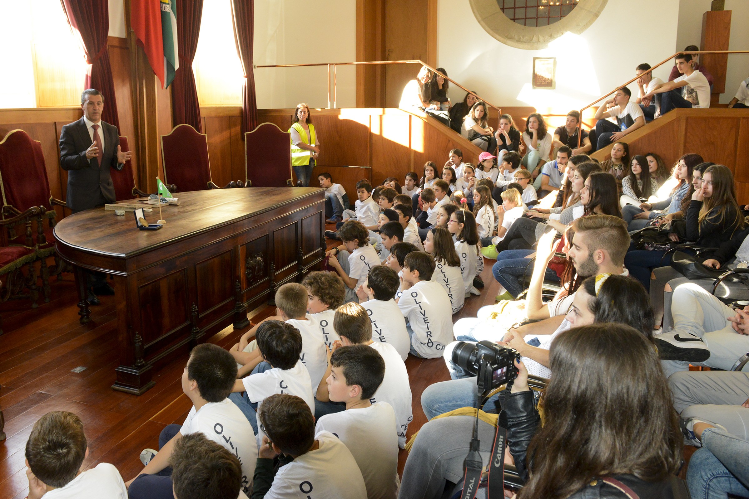 Alunos e Município de Guimarães celebram compromissos ambientais na rota dos 20 anos do programa ...