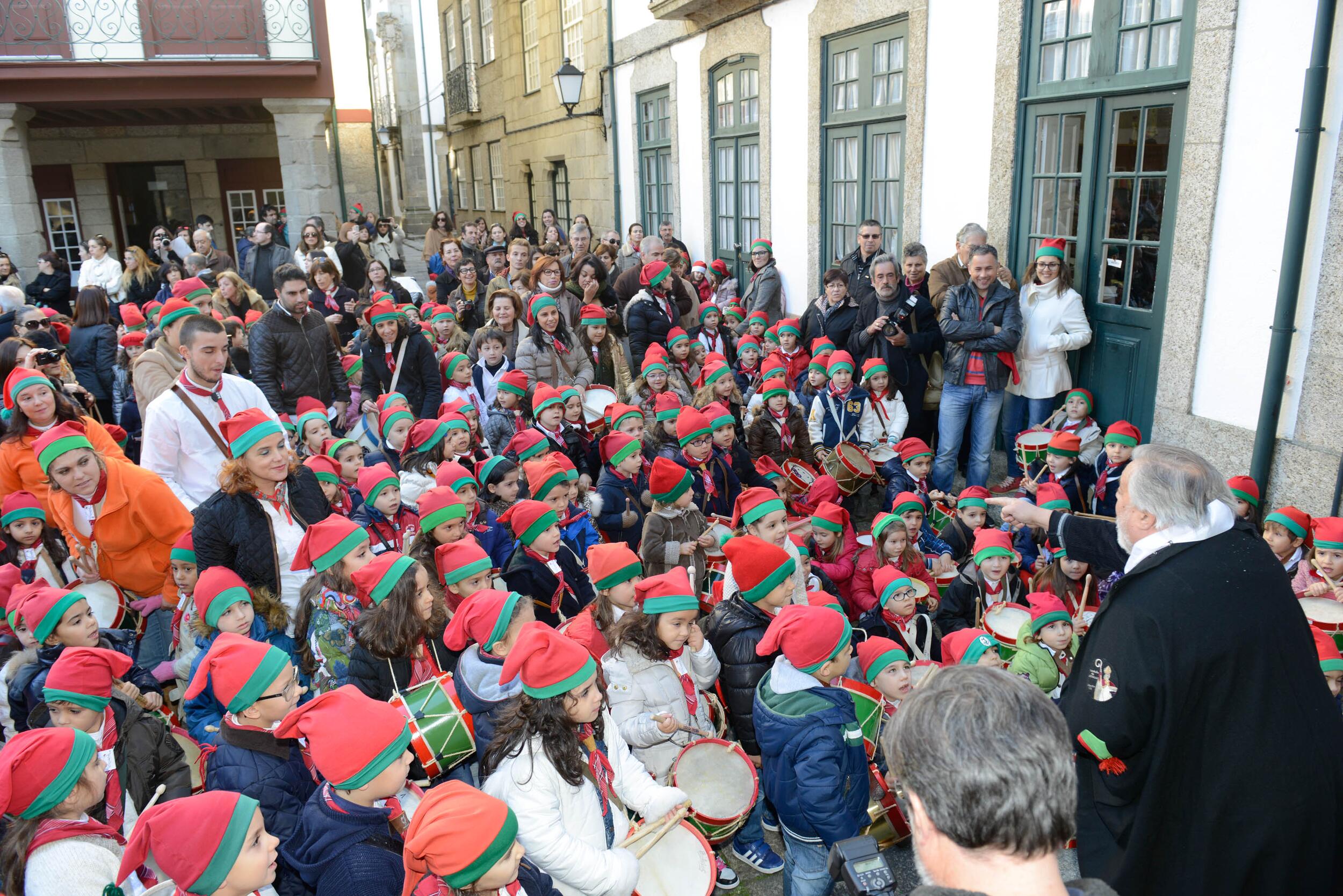 Pinheiro dos mais novos desfila esta sexta-feira de manhã no centro de Guimarães