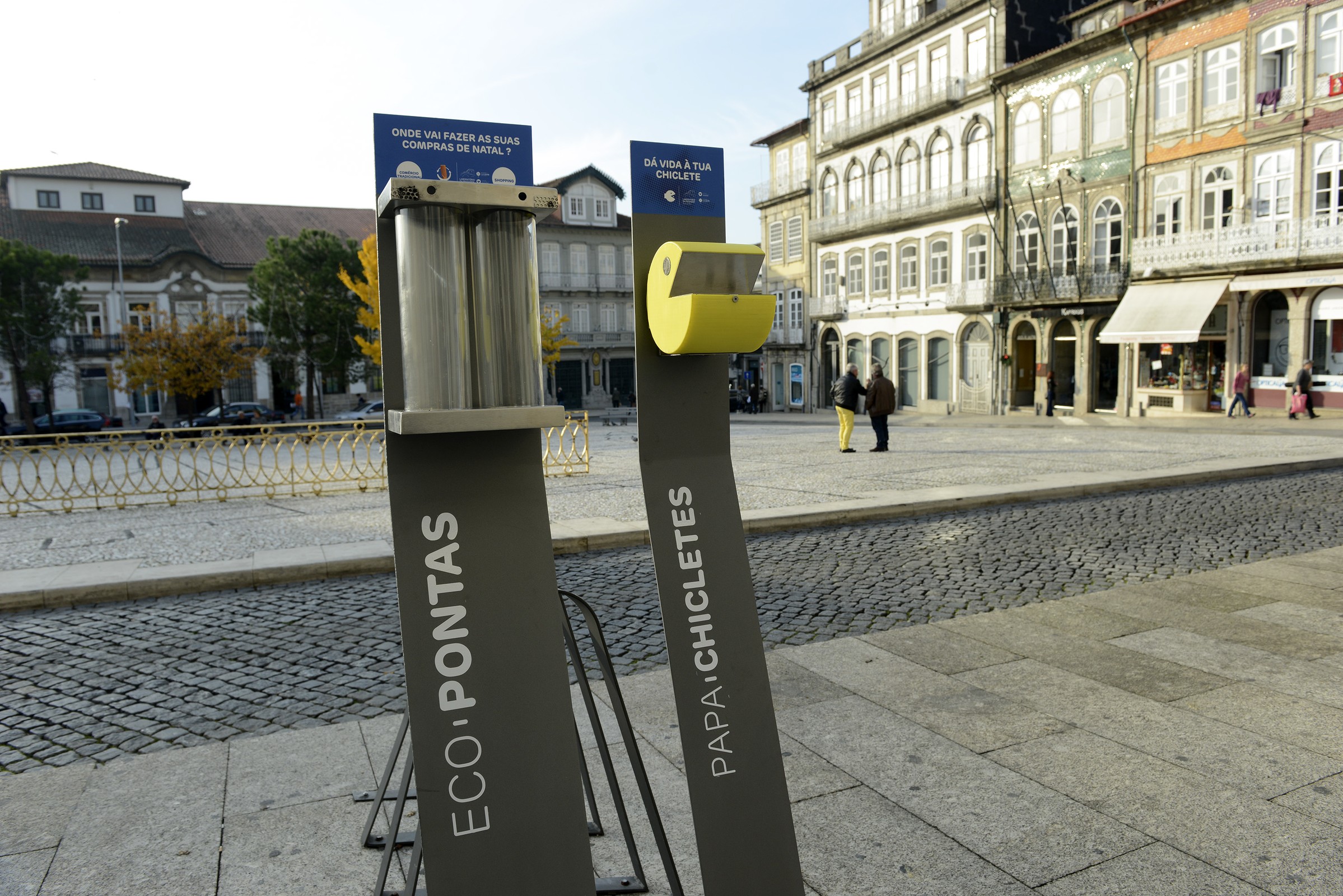 Guimarães começou a instalar Papa-Chicletes e EcoPontas para eliminar resíduos do chão