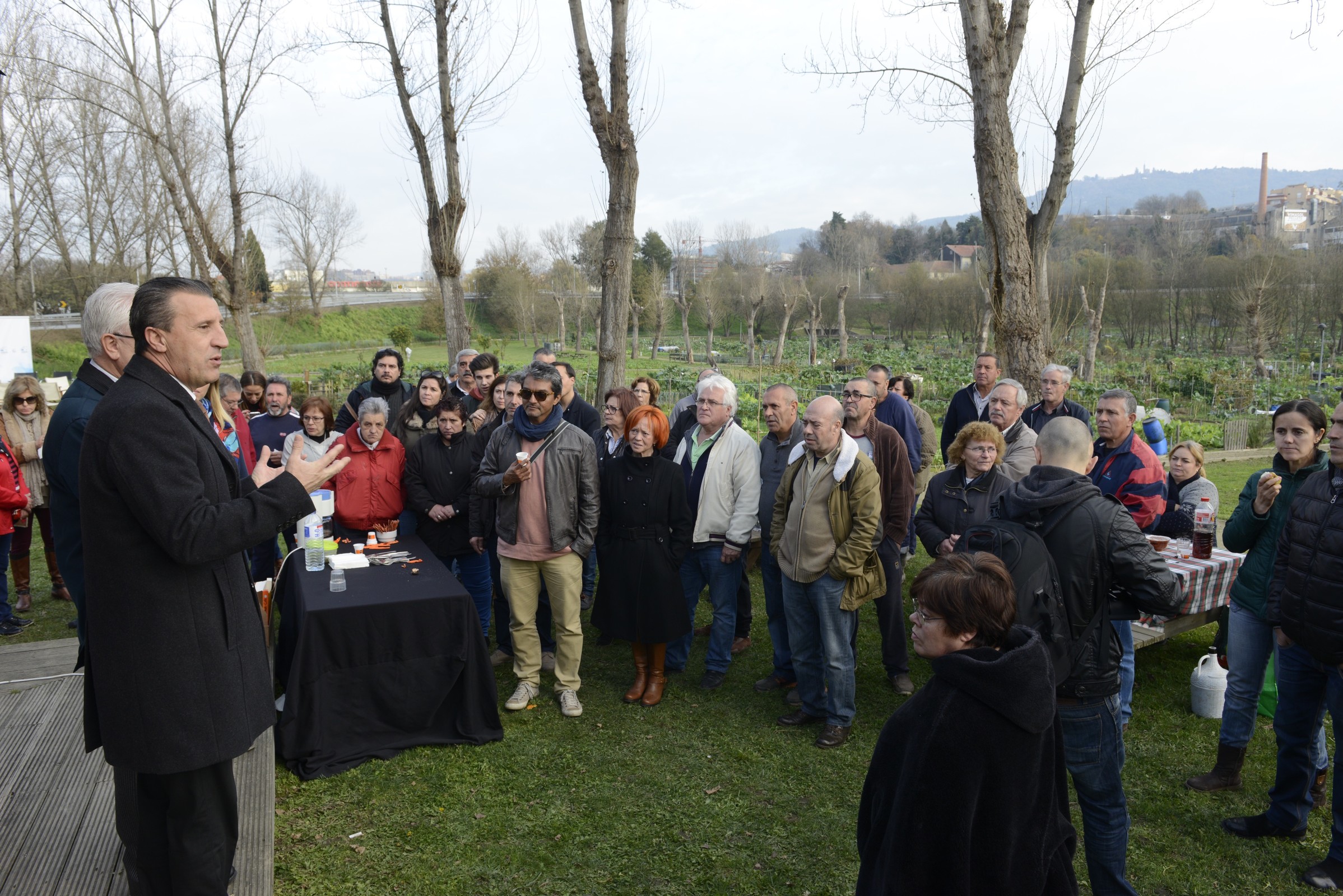 Utentes da Horta Pedagógica de Guimarães ofereceram Cabaz de Natal ao Lar de Santa Estefânia