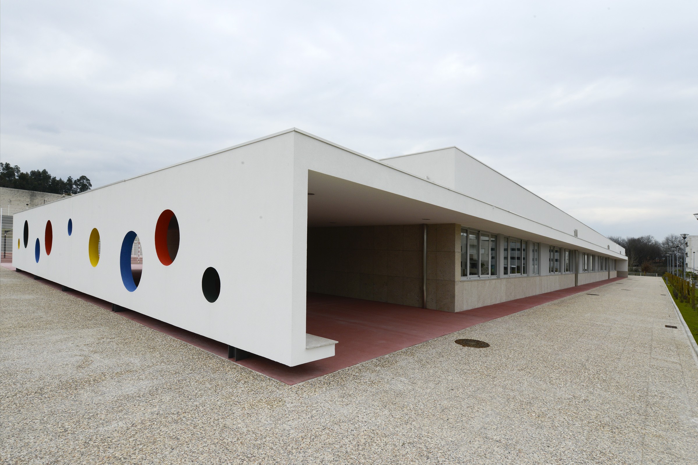 Câmara de Guimarães inaugura em Ronfe a 50ª biblioteca da rede escolar do concelho