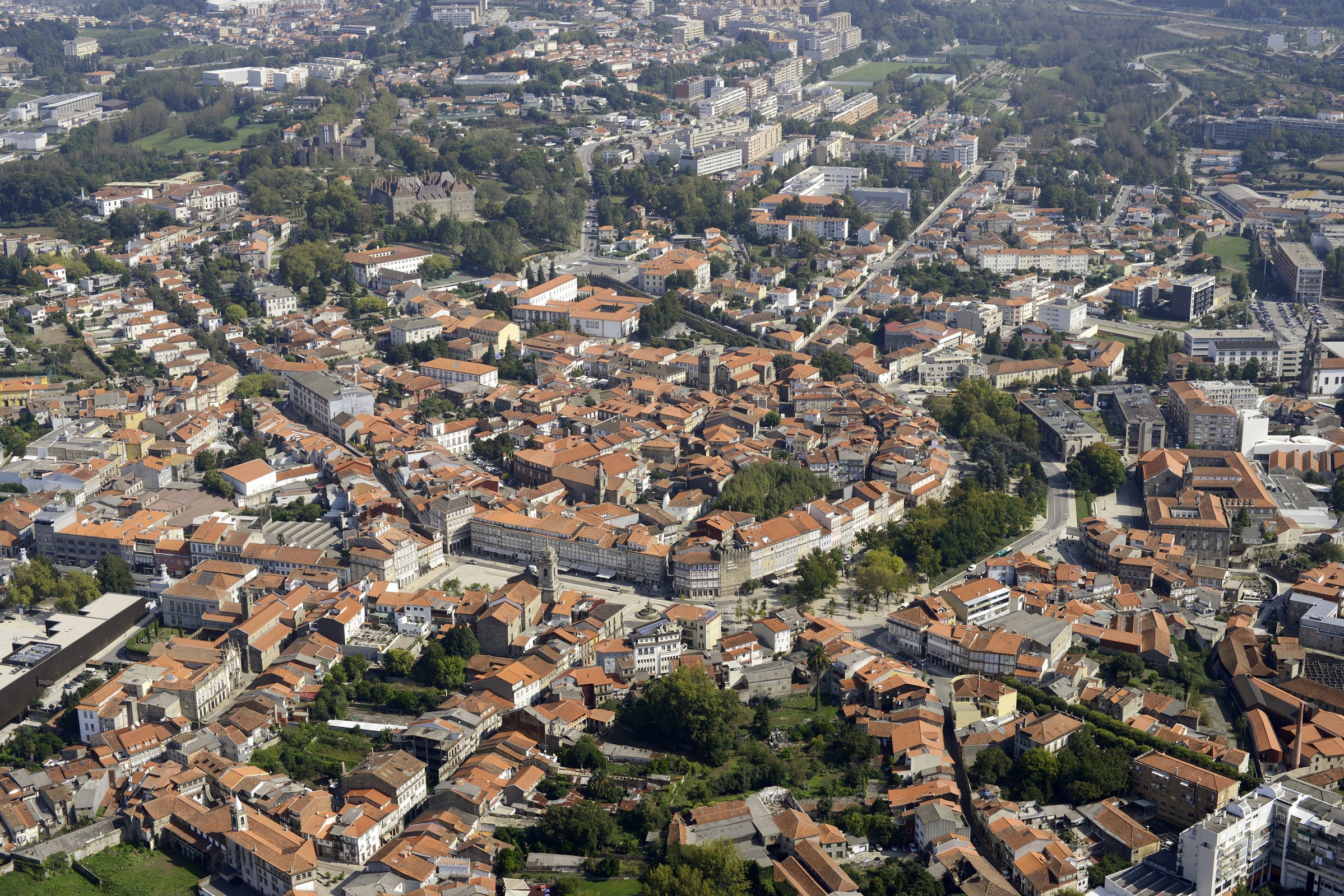 ASAE em Guimarães oferece vestuário à Fraterna e esclarece dúvidas na ACIG sobre segurança alimentar