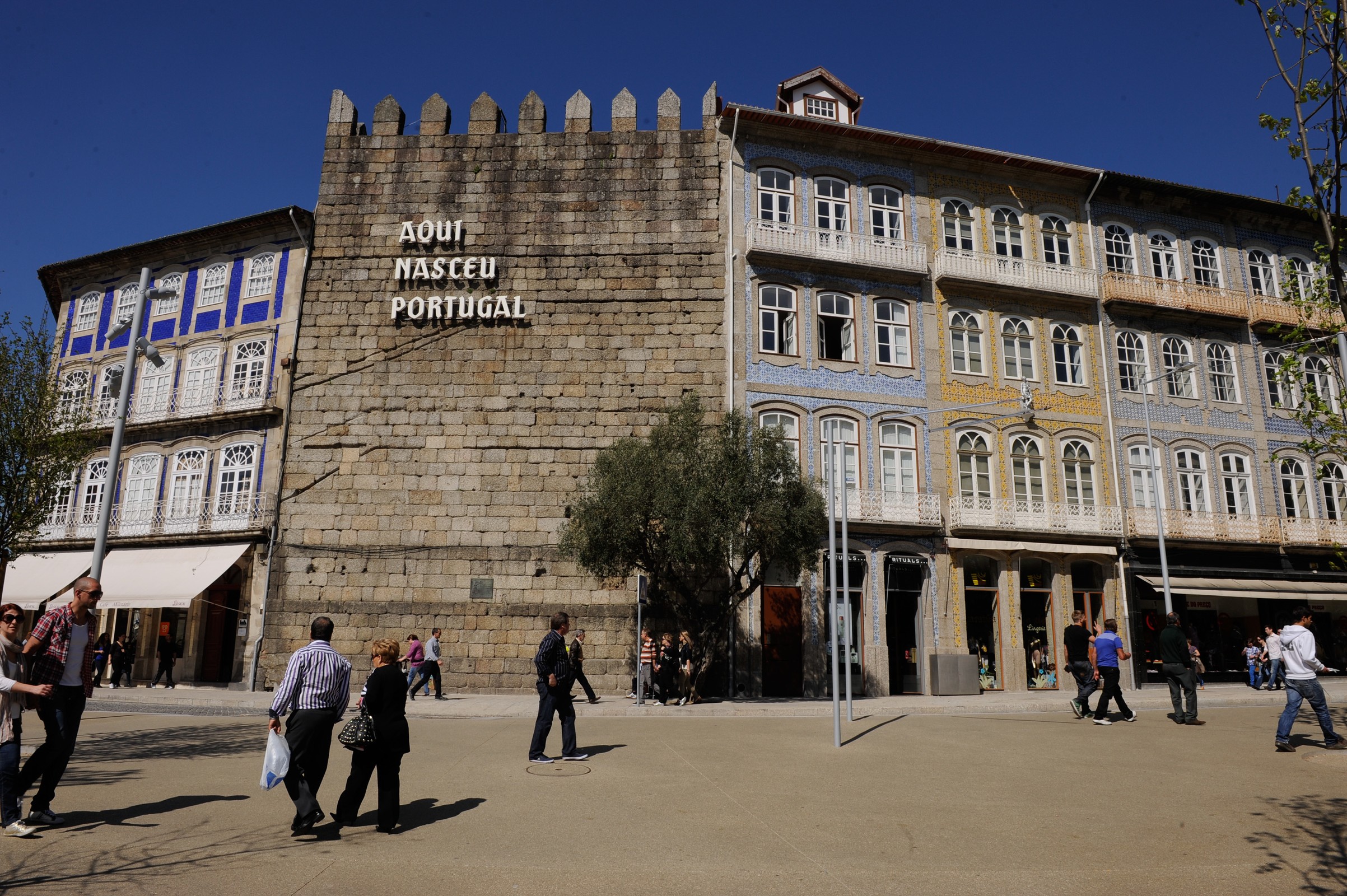 Comunicado sobre a Torre de Alfândega onde está a inscrição “Aqui Nasceu Portugal”