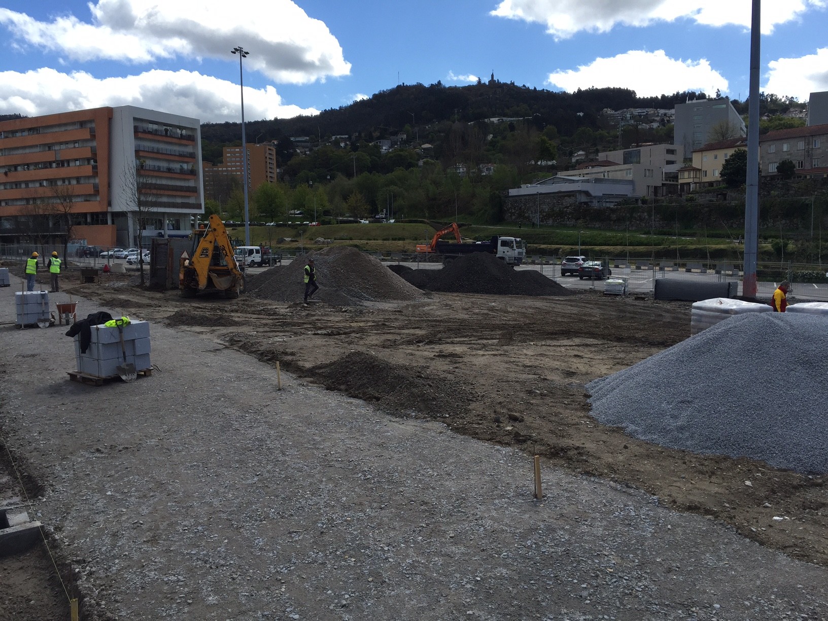 Requalificação no Parque das Hortas avança e estacionamento fica impossibilitado até final das obras