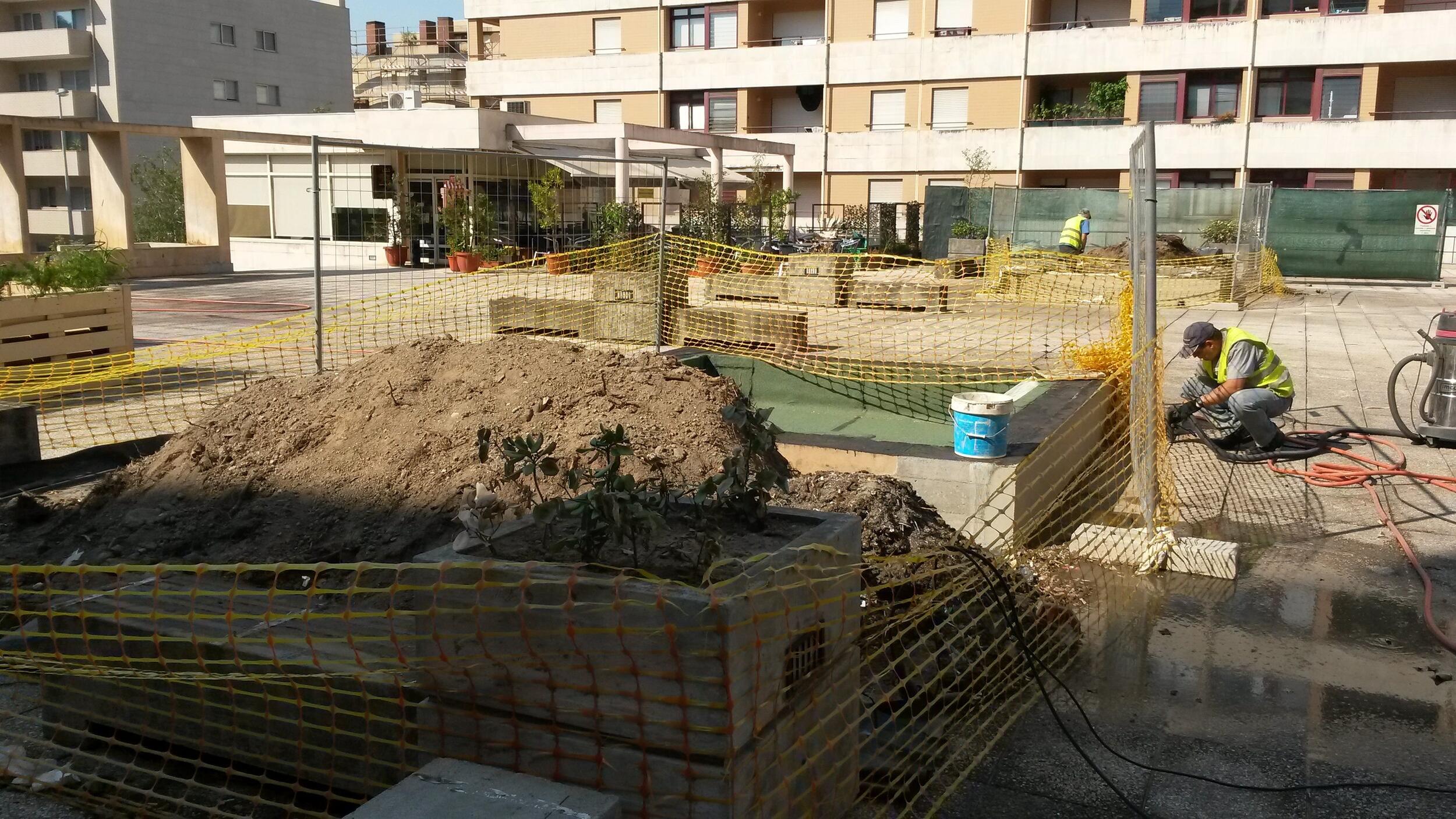 Praça Francisco Sá Carneiro está a ser requalificada pela Câmara de Guimarães
