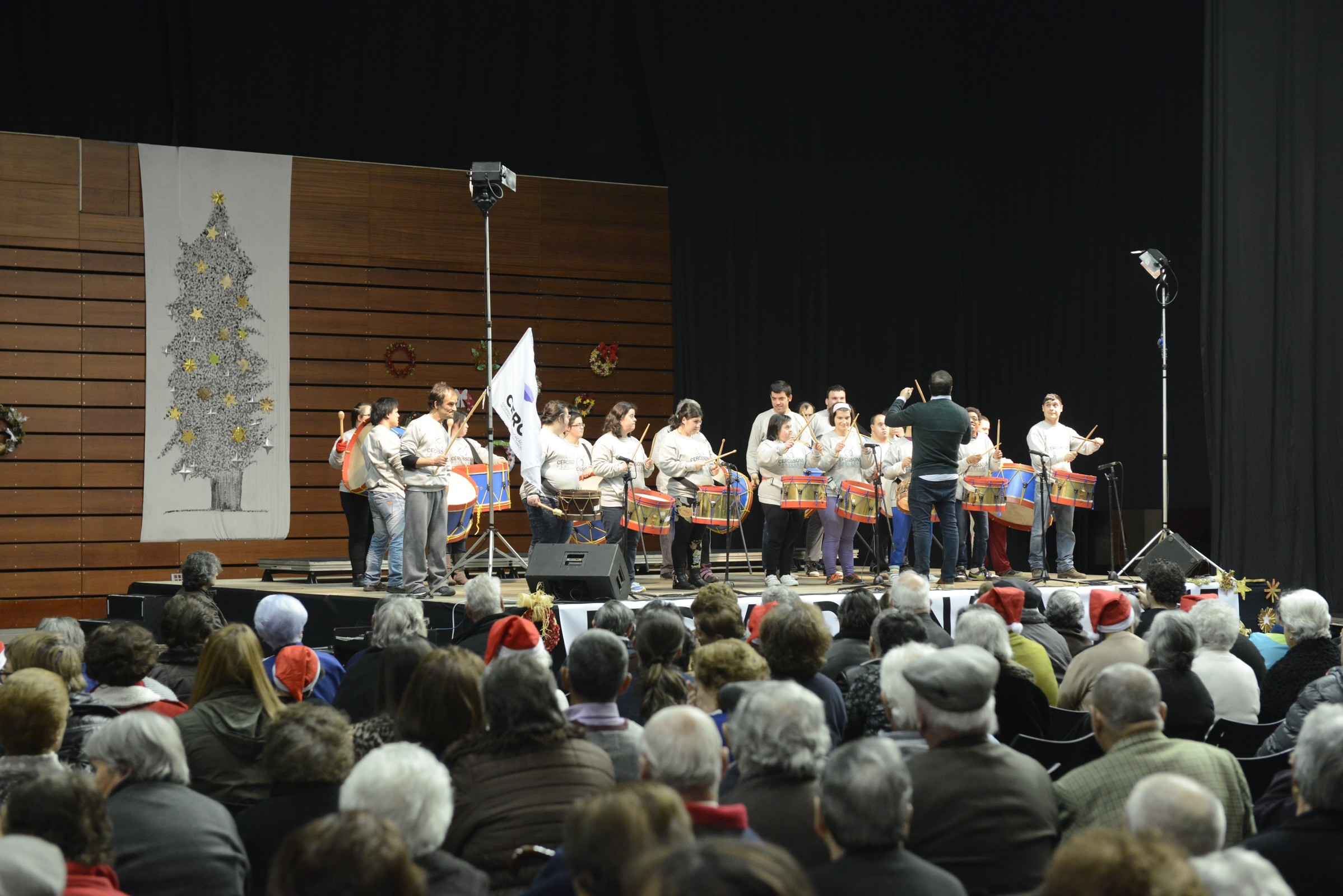 Câmara de Guimarães promove festa de Natal com idosos de instituições do concelho