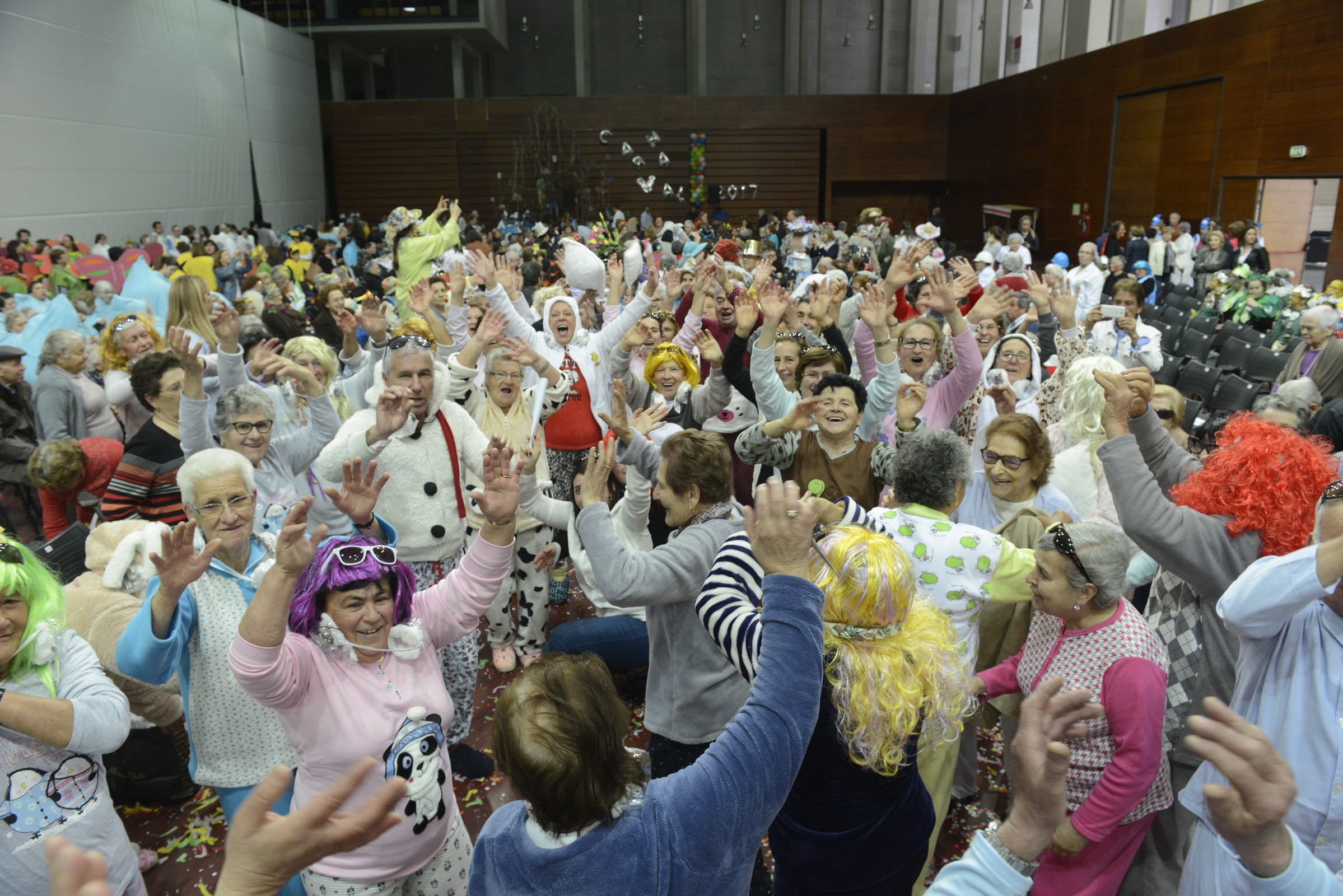 Tema do ambiente abrilhanta Carnaval em Guimarães com desfile de 800 idosos