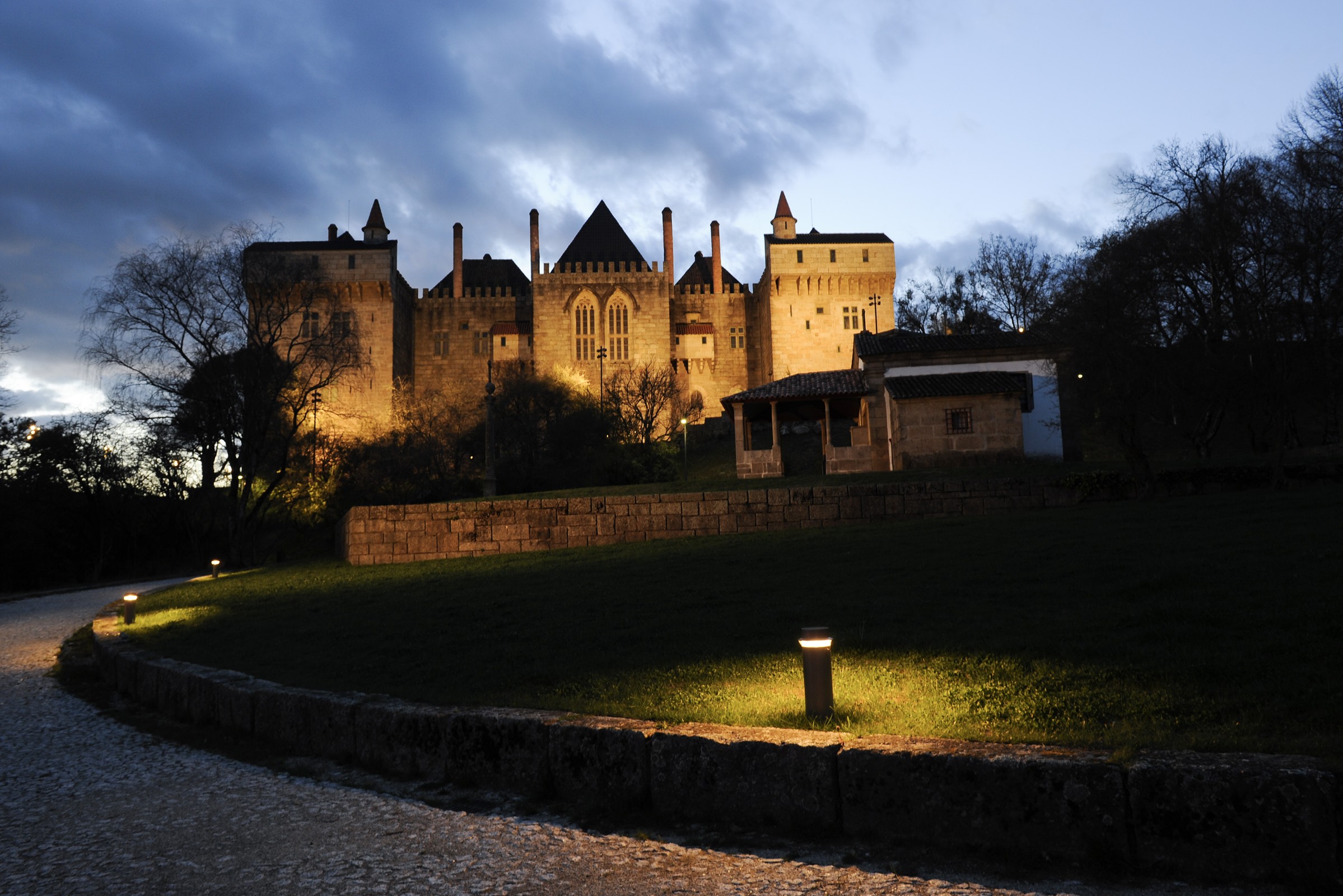 Castelo de Guimarães e Paço dos Duques sem luz uma hora em nome do ambiente