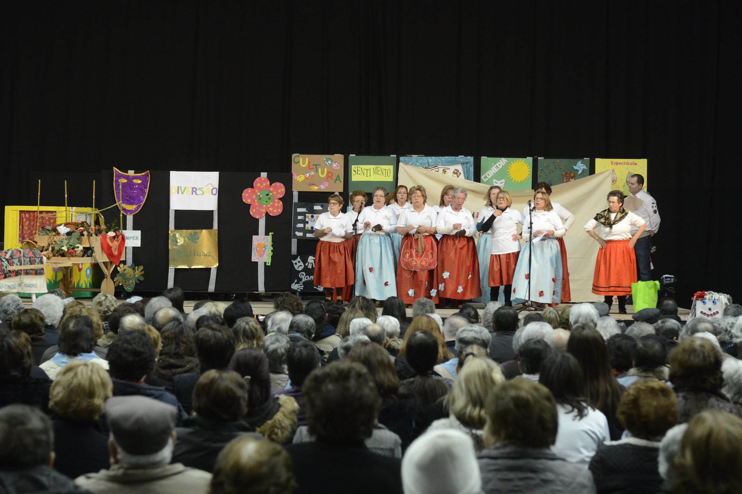 Idosos comemoraram Dia Mundial do Teatro no Multiusos de Guimarães