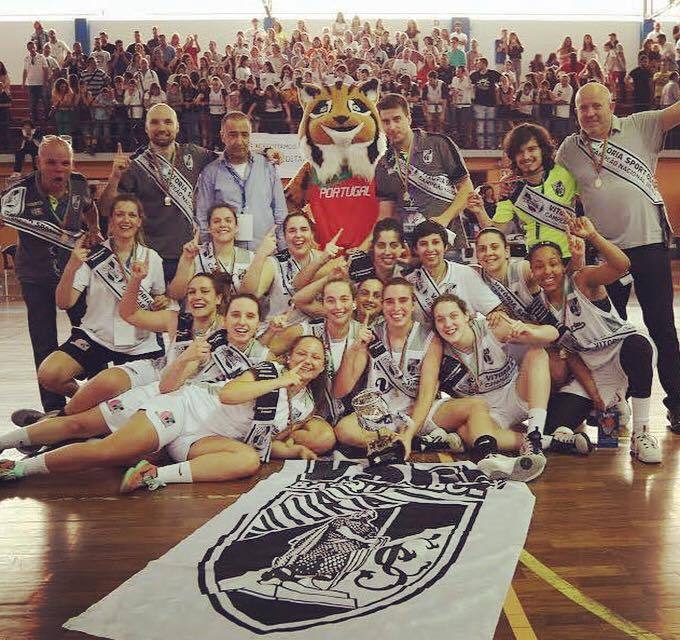 Campeãs do Vitória da 1ª Divisão Feminina de Basquetebol recebidas na Câmara de Guimarães