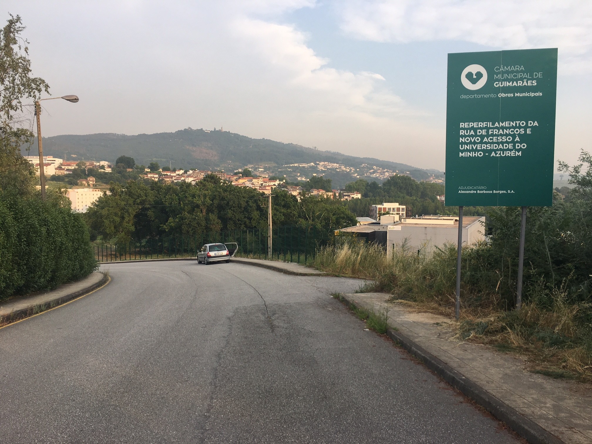 Começou a obra de reperfilamento da rua de Francos e novo acesso à UMinho em Azurém