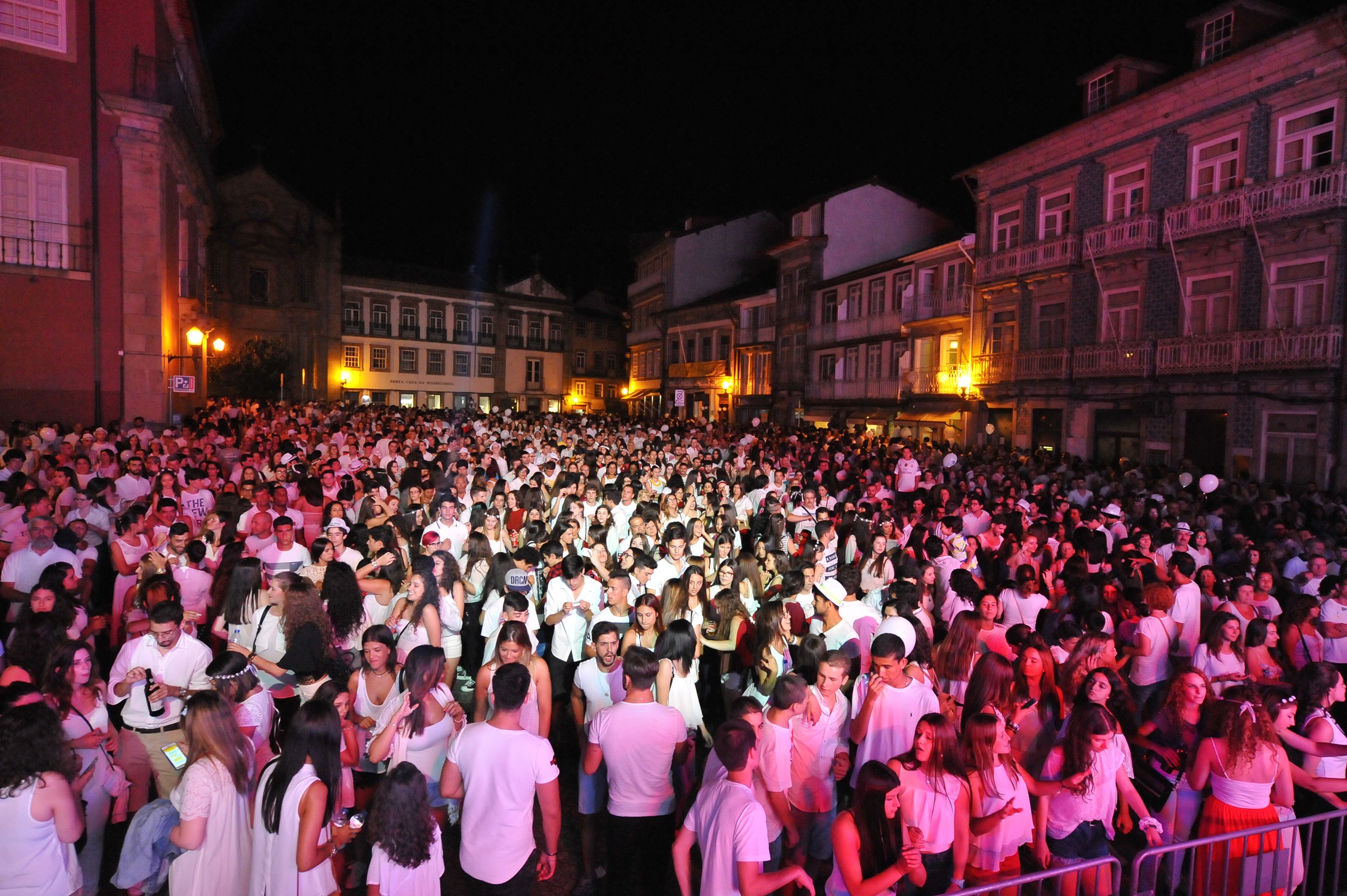 “Noite Branca 2017” realiza-se a 08 de julho no centro da cidade de Guimarães
