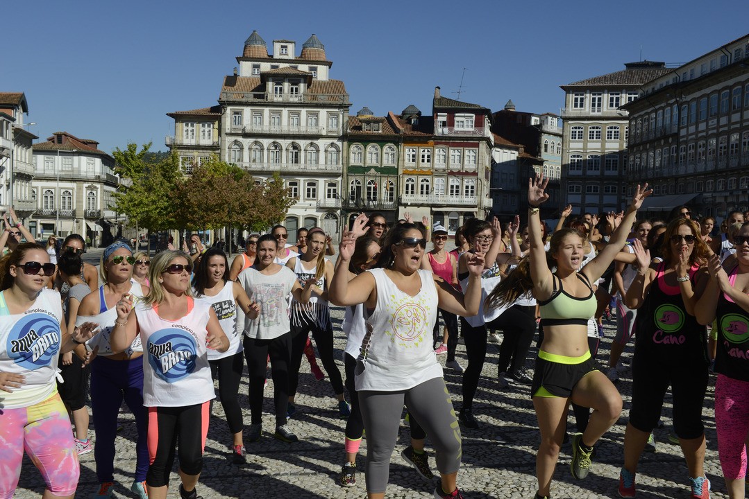 Aula de zumba e intervenção motivacional no Dia Internacional da Mulher