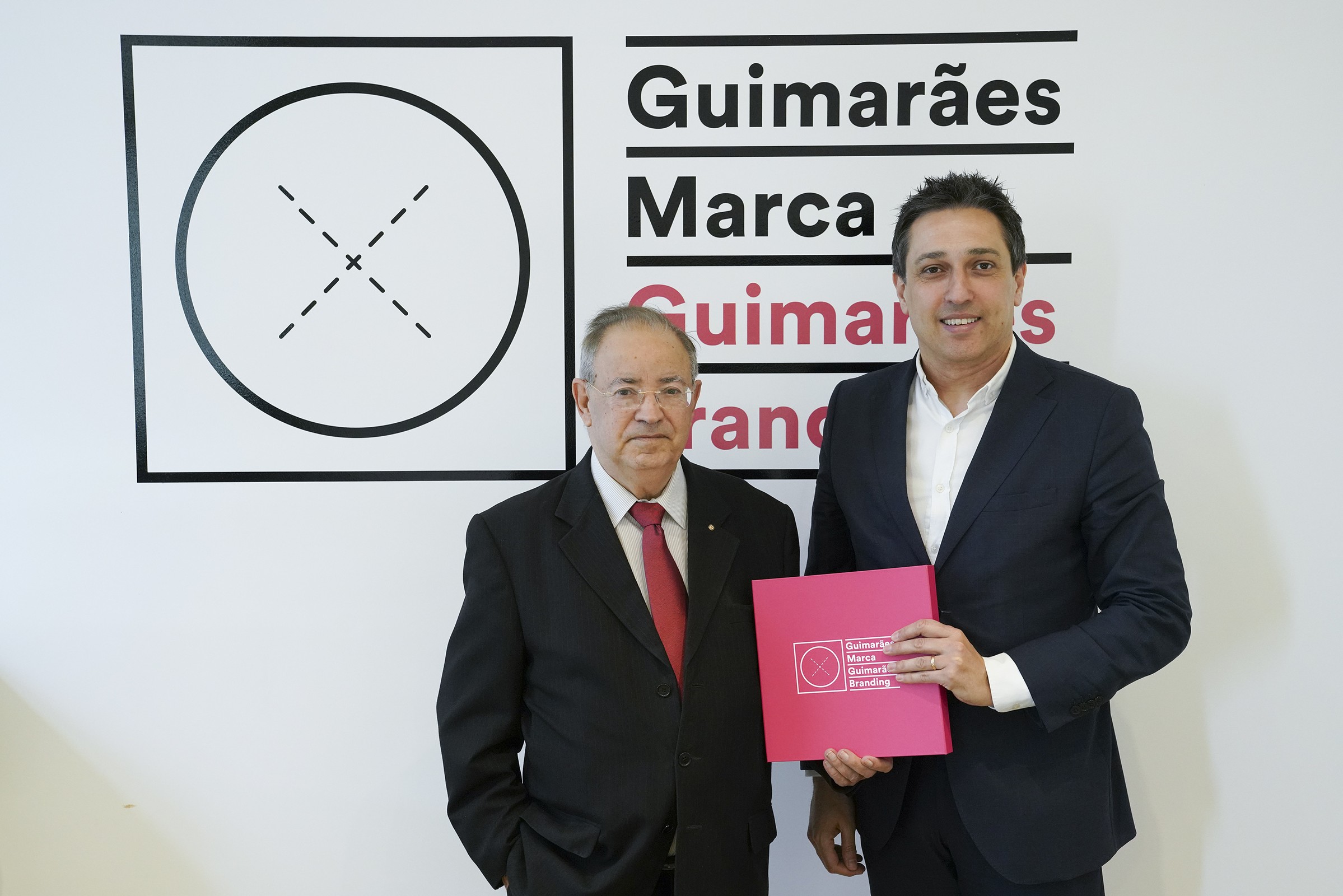 Guimarães estabelece cooperação empresarial com cônsul de Ribeirão Preto (Brasil)