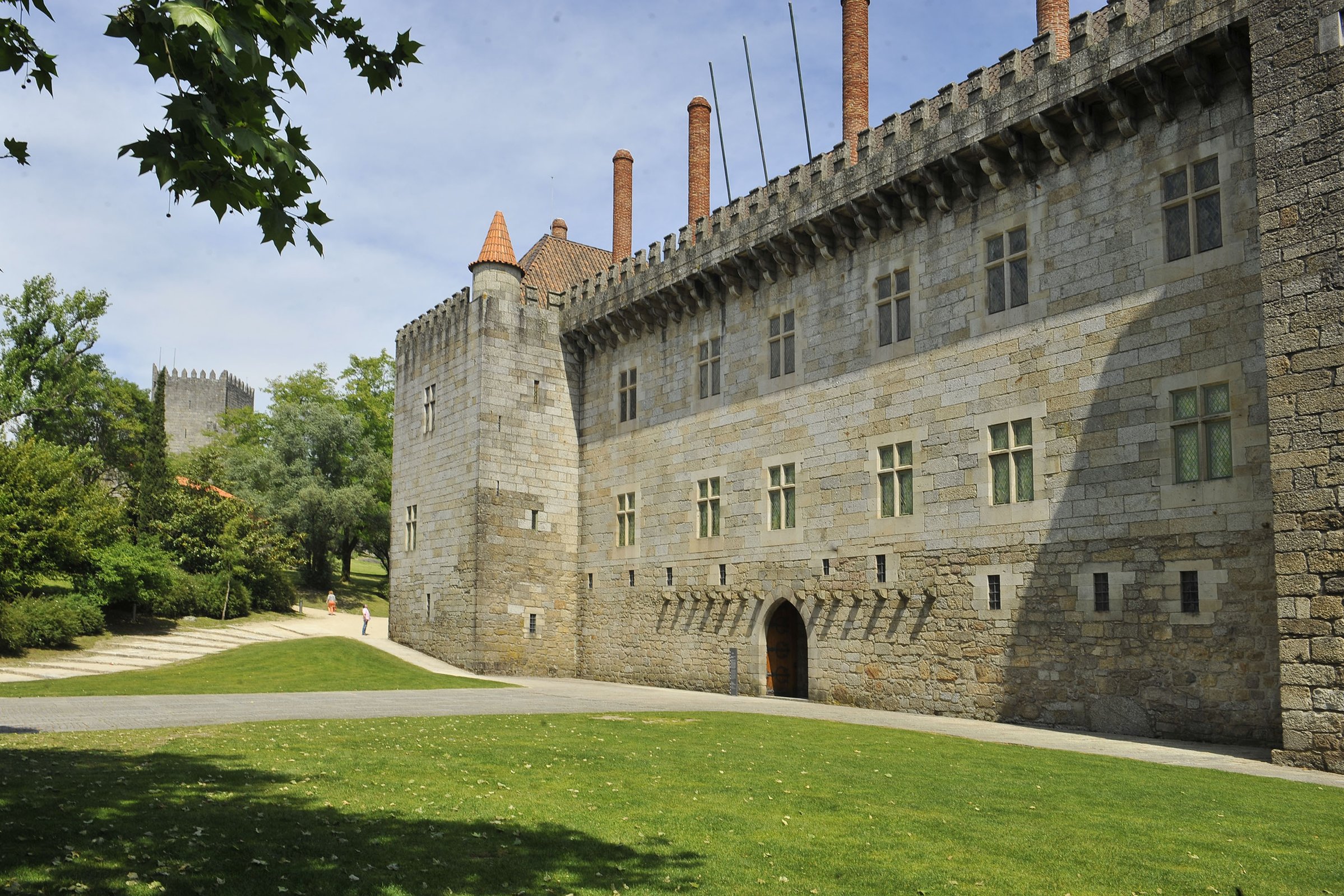 Confraria do Vinho Verde assinala 30º aniversário na cidade de Guimarães