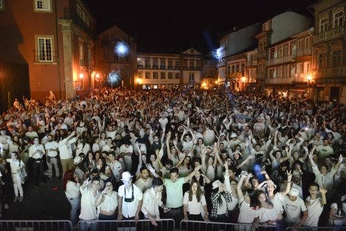 Guimarães volta a vestir-se de branco na noite de 7 de julho