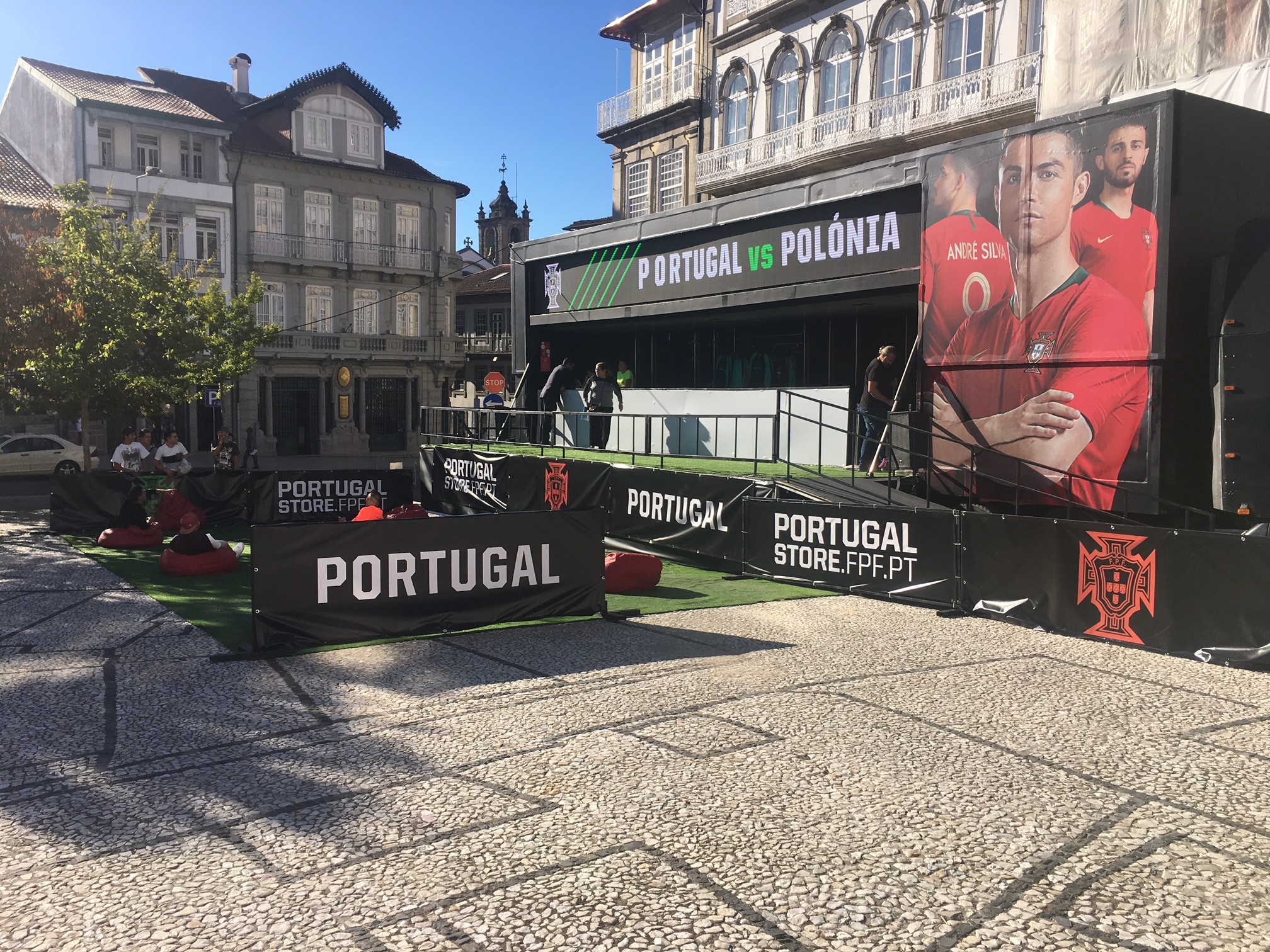 Mini Fan Zone no Largo do Toural em Guimarães de 8 a 14 de outubro