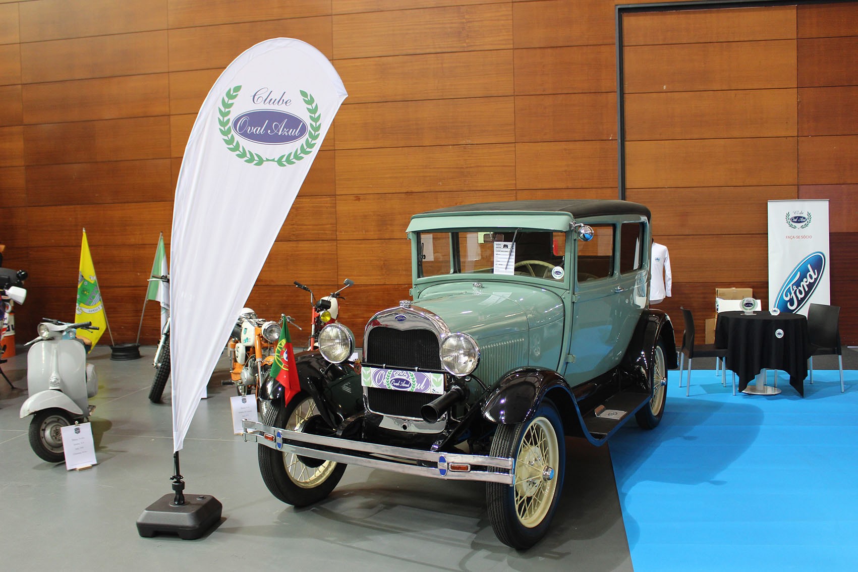 Expo Clássicos exibe “carros do cinema” no Multiusos de Guimarães