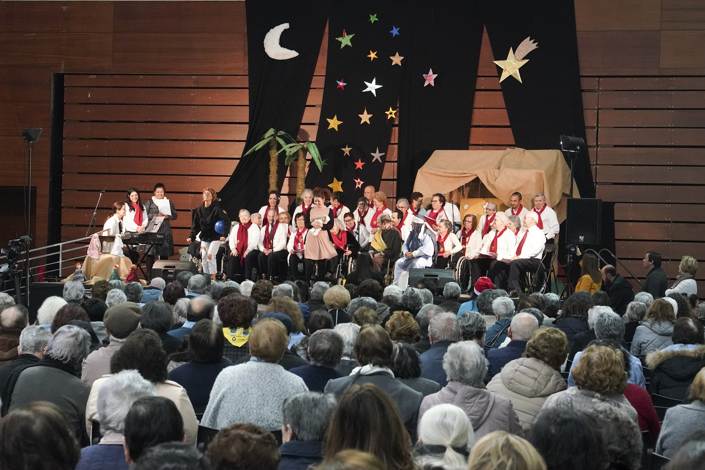 Festa de Natal no Multiusos de Guimarães reuniu centenas de idosos